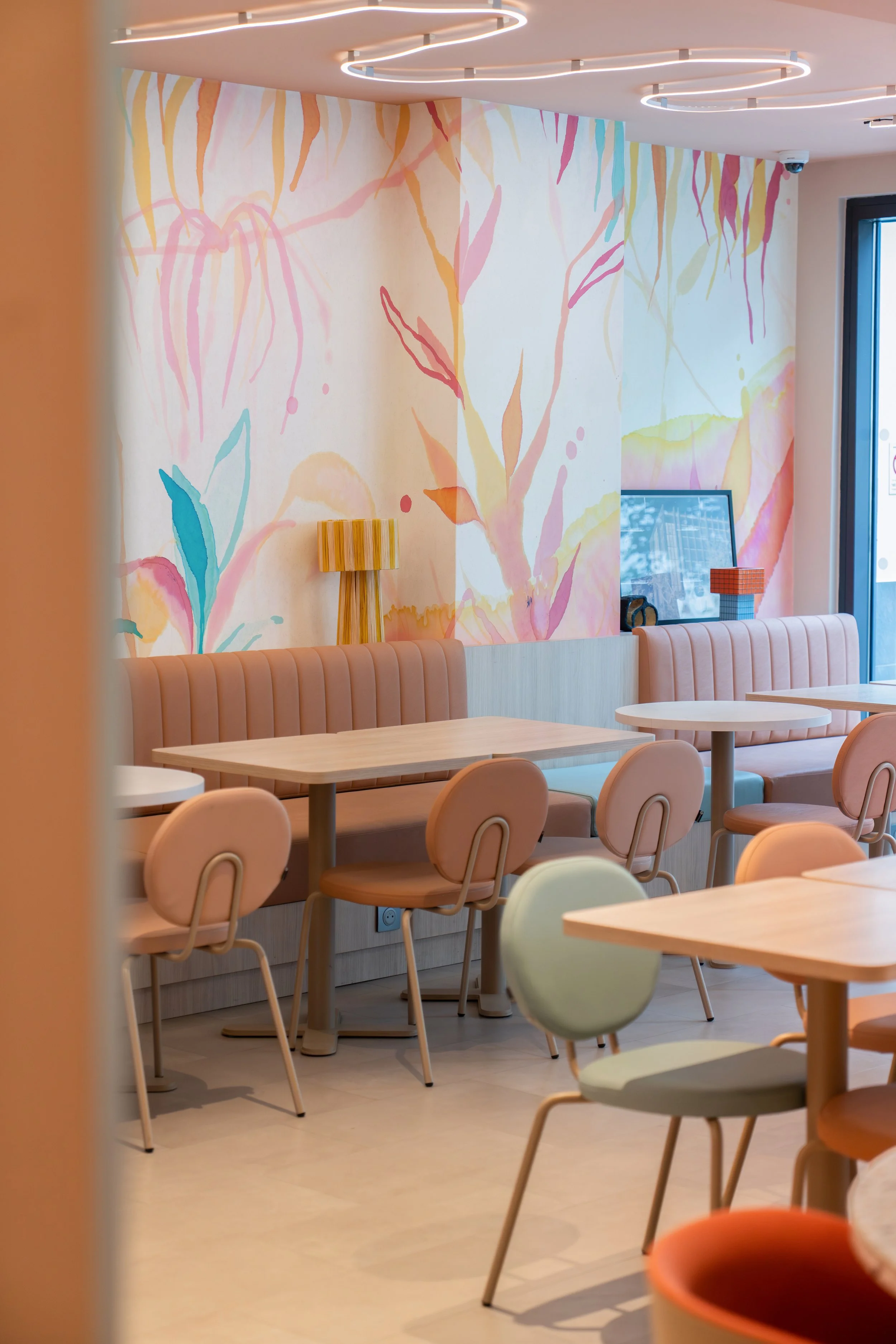 Détail du mobilier de la salle de petit-déjeuner d'un hôtel
