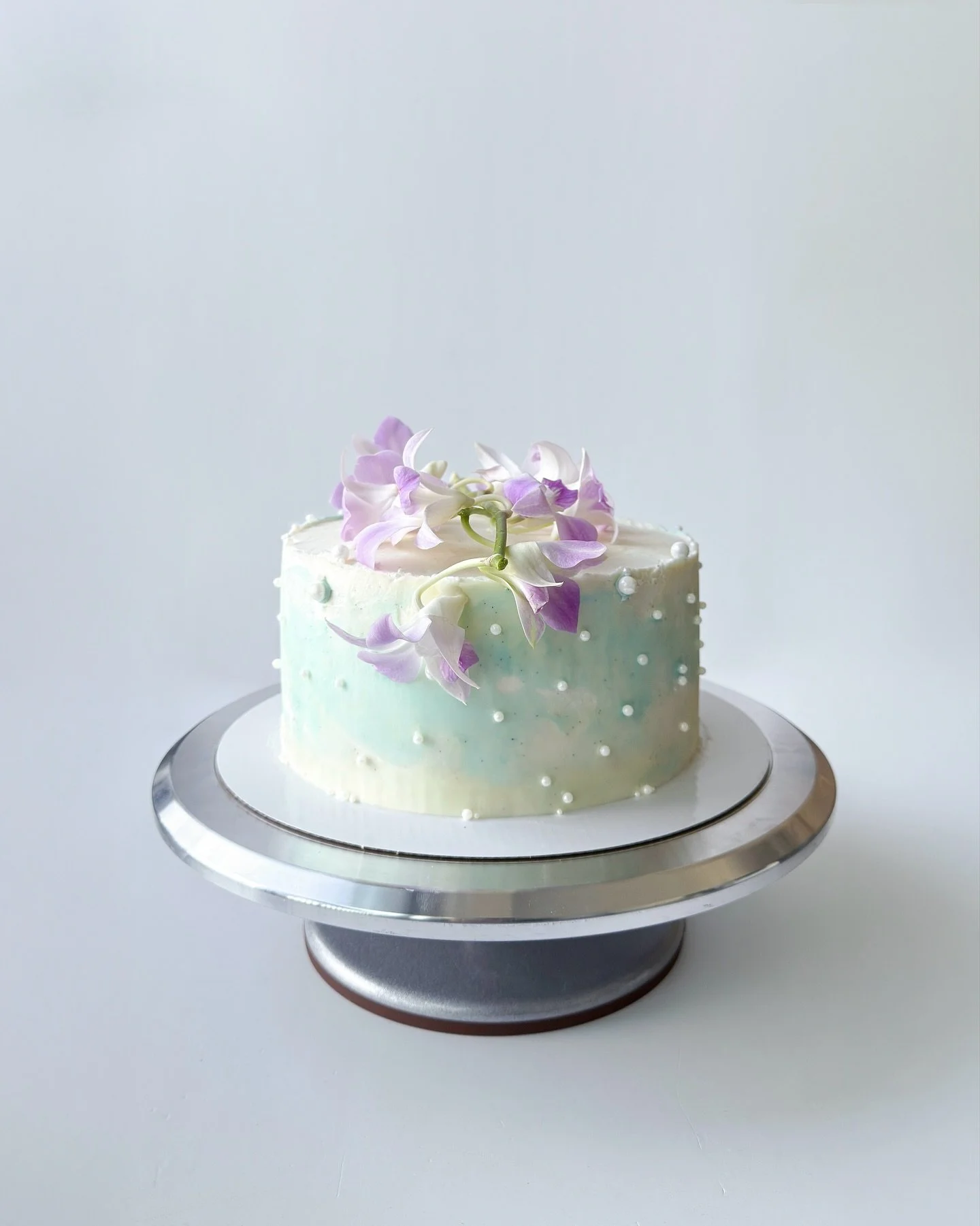 watercolor 🤍

vanilla base and vanilla buttercream - with fresh strawberries for something tart :) dendrobium orchids spilling over top