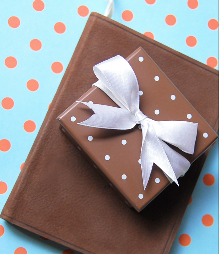 Bluedogz Polka Dots Ribbon Box.png