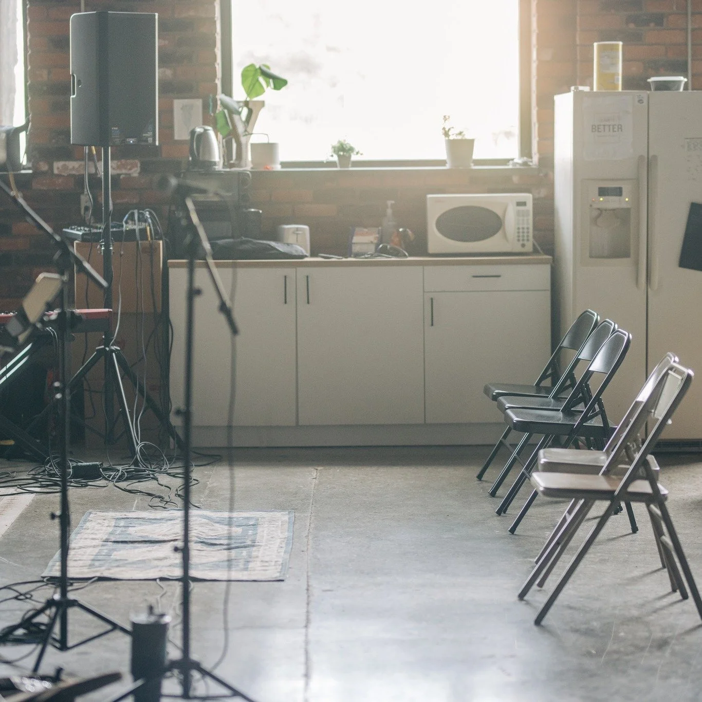 For Detroit, by Detroit. 

Detroit Rising is an effort to bring the presence of Jesus to different corners of the city we love. That's why we are committed to working with with local businesses, speakers, musicians, and ministries every time that we 