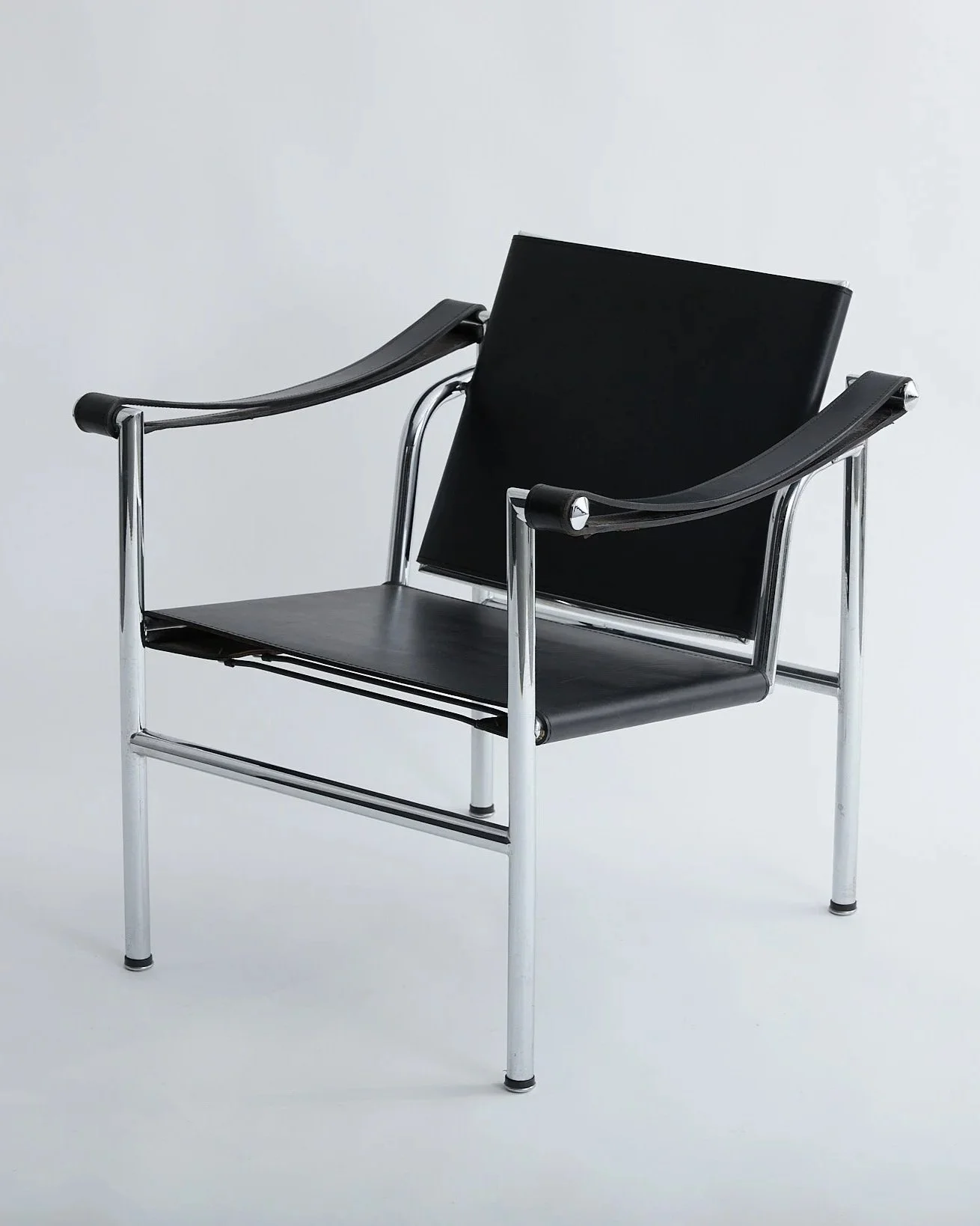 BLACK LEATHER LC1 CHAIR,  $300,
H27" X W24" X D25",
2 AVAILABLE