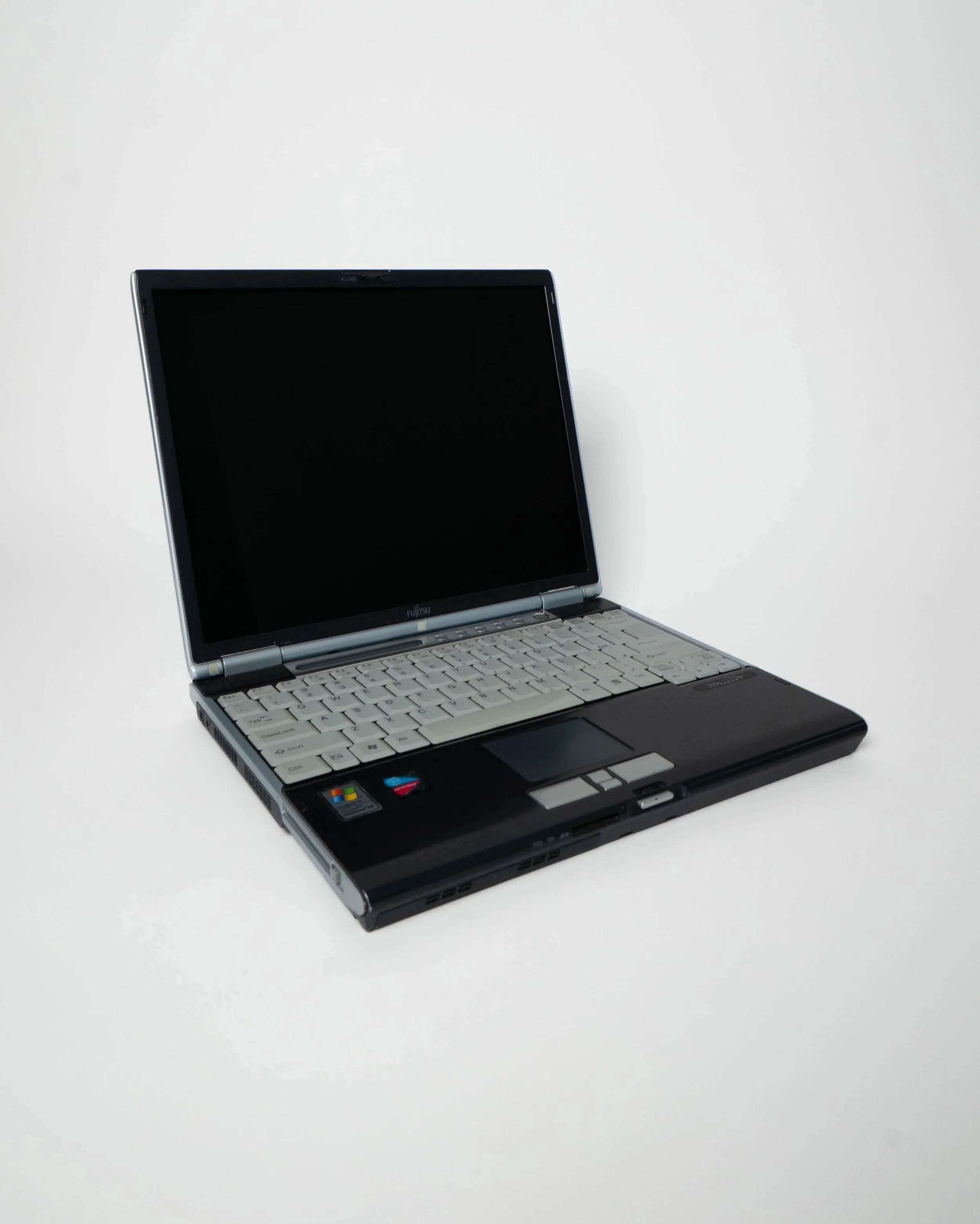 03023_LAPTOP_021526_02.jpg
