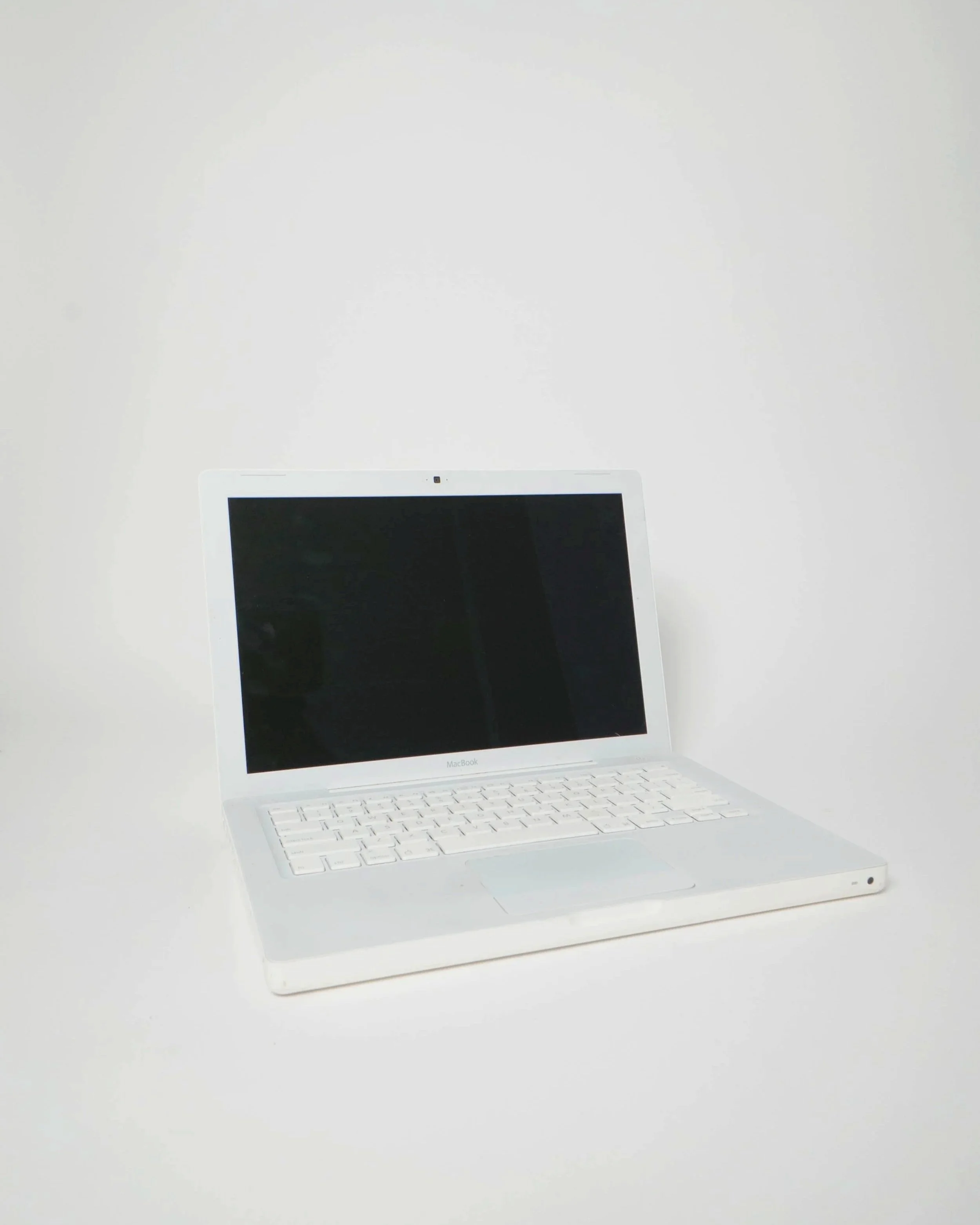 03035_LAPTOP_021526_02.jpg