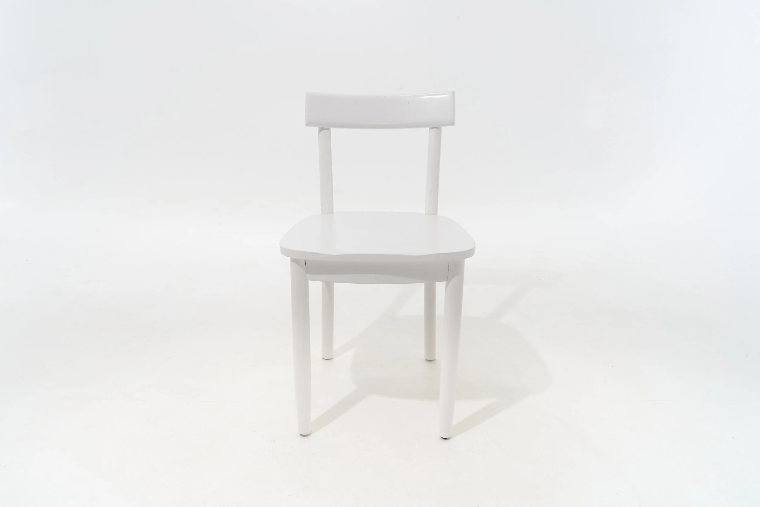 CLASSIC SIMPLE WHITE WOODEN CHAIR, #105, H30" X W18" X D19", #03472, SINGLE