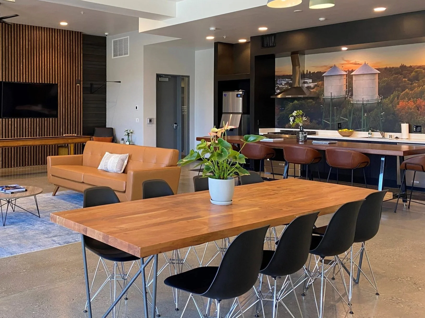 Dining Area in Clubhouse Lounge