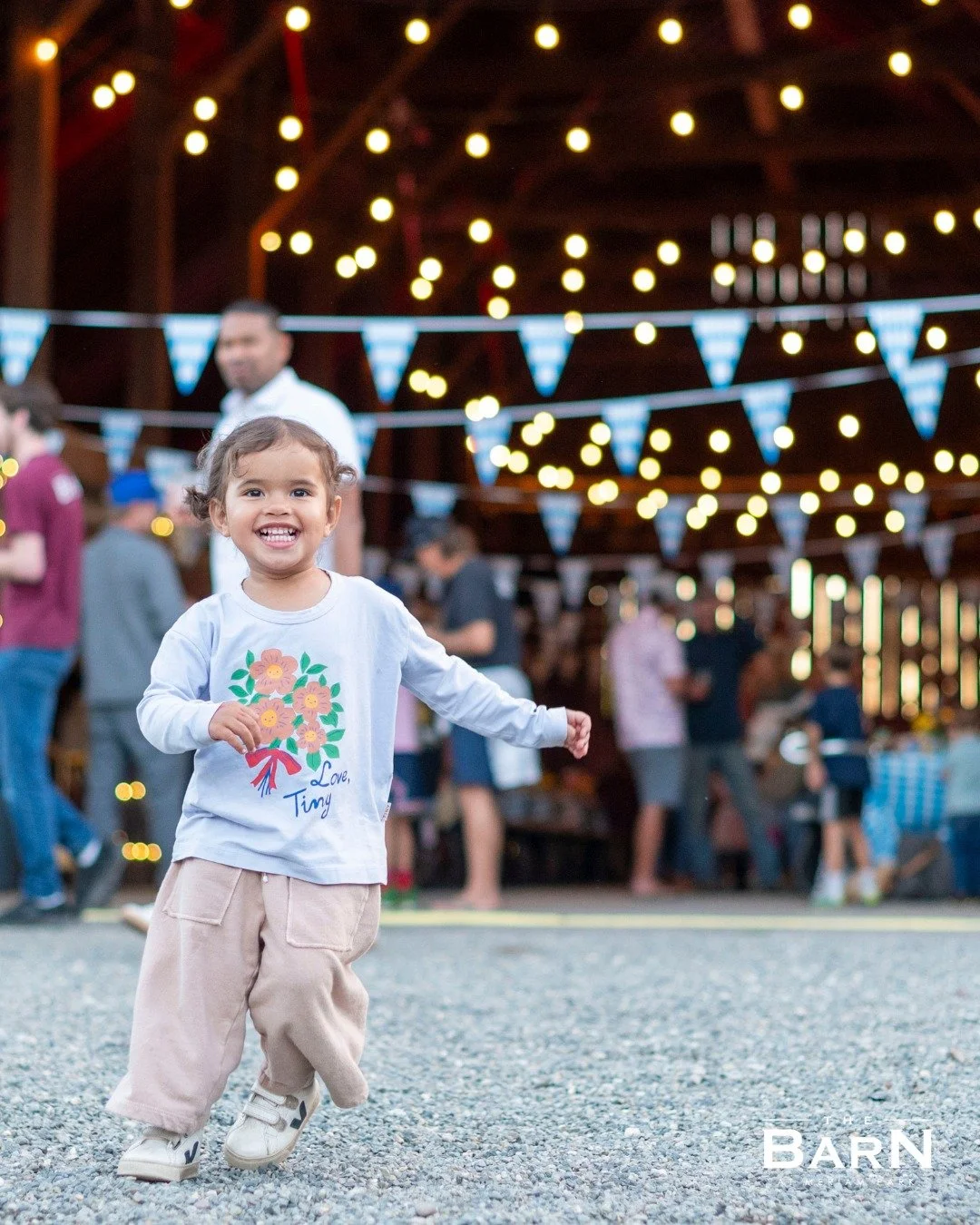 Good news, parents... at The Barn, kids are free 🙌🏼 
Live music for you, space to roam for them. Sounds like a win-win ✨

#thebarnmeriampark #community #freeentryforkids #familyfriendly