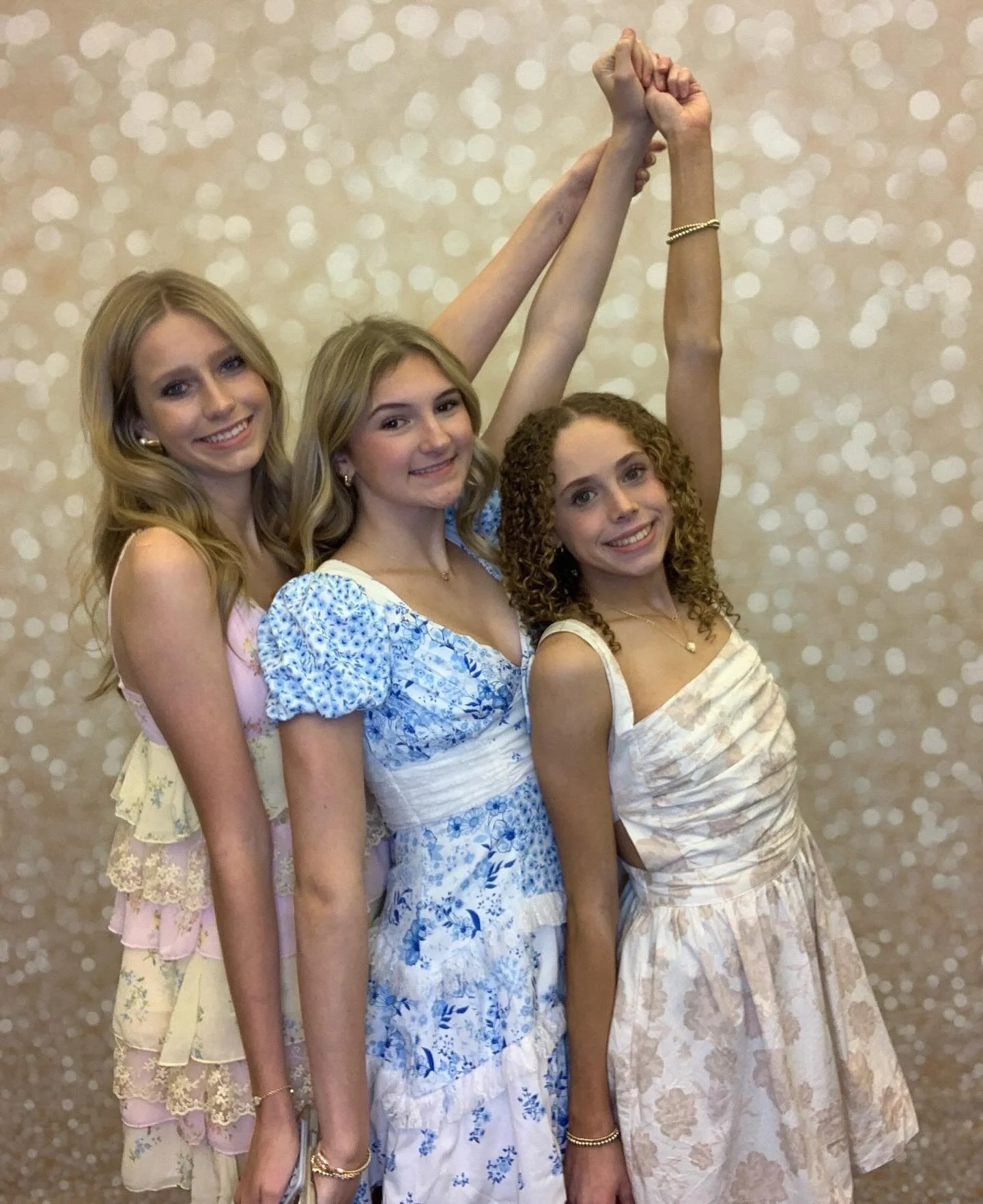 We had a great time at the cheer banquet! Photo booths make everything more FUN 🤩