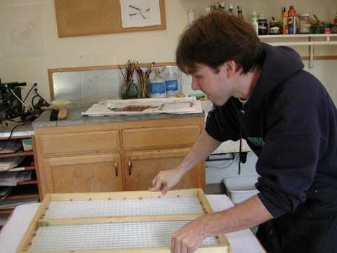 Step 4. Laying the paper pulp down.