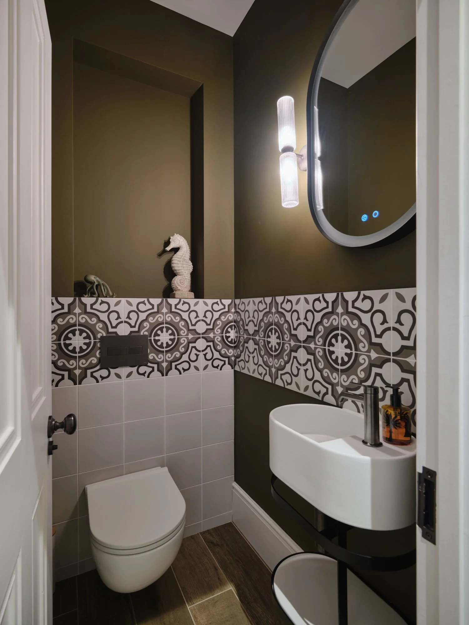 new toilet, chiswick, priory