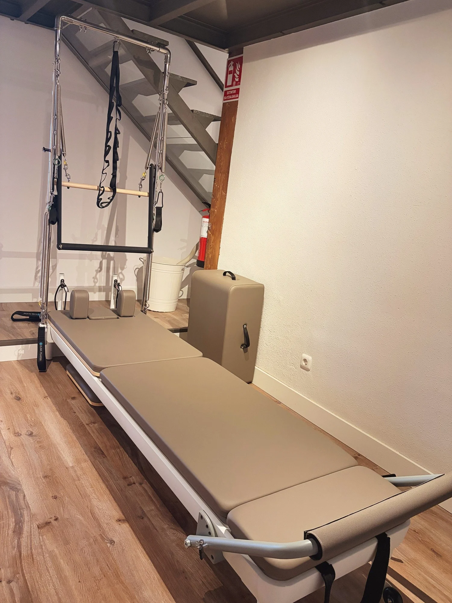 Reformer con torre en The Barre Club