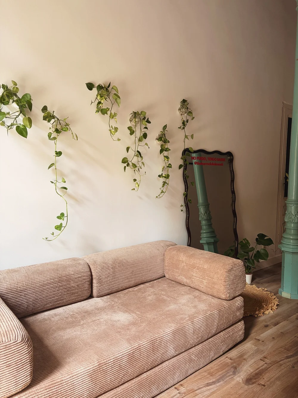 Zona de descanso en recepción en The Barre Club