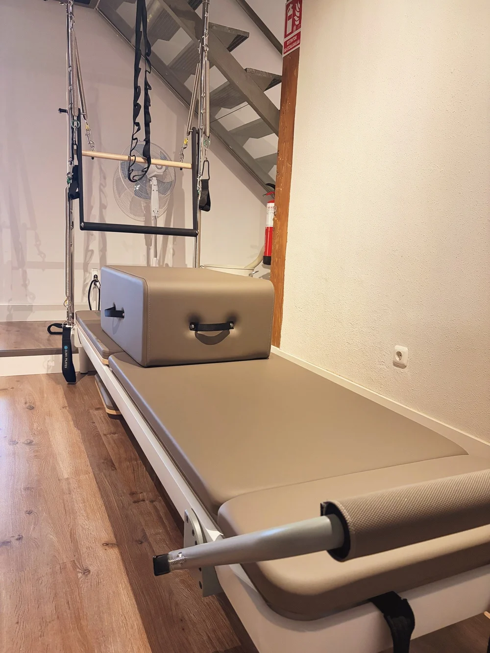 Reformer con torre en The Barre Club