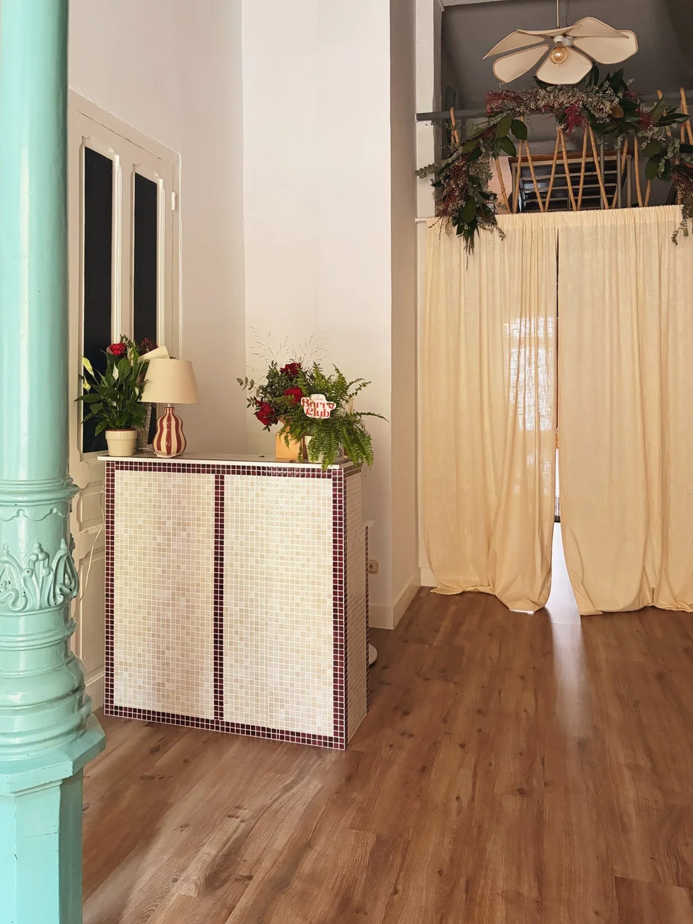 Mostrador de recepción en The Barre Club