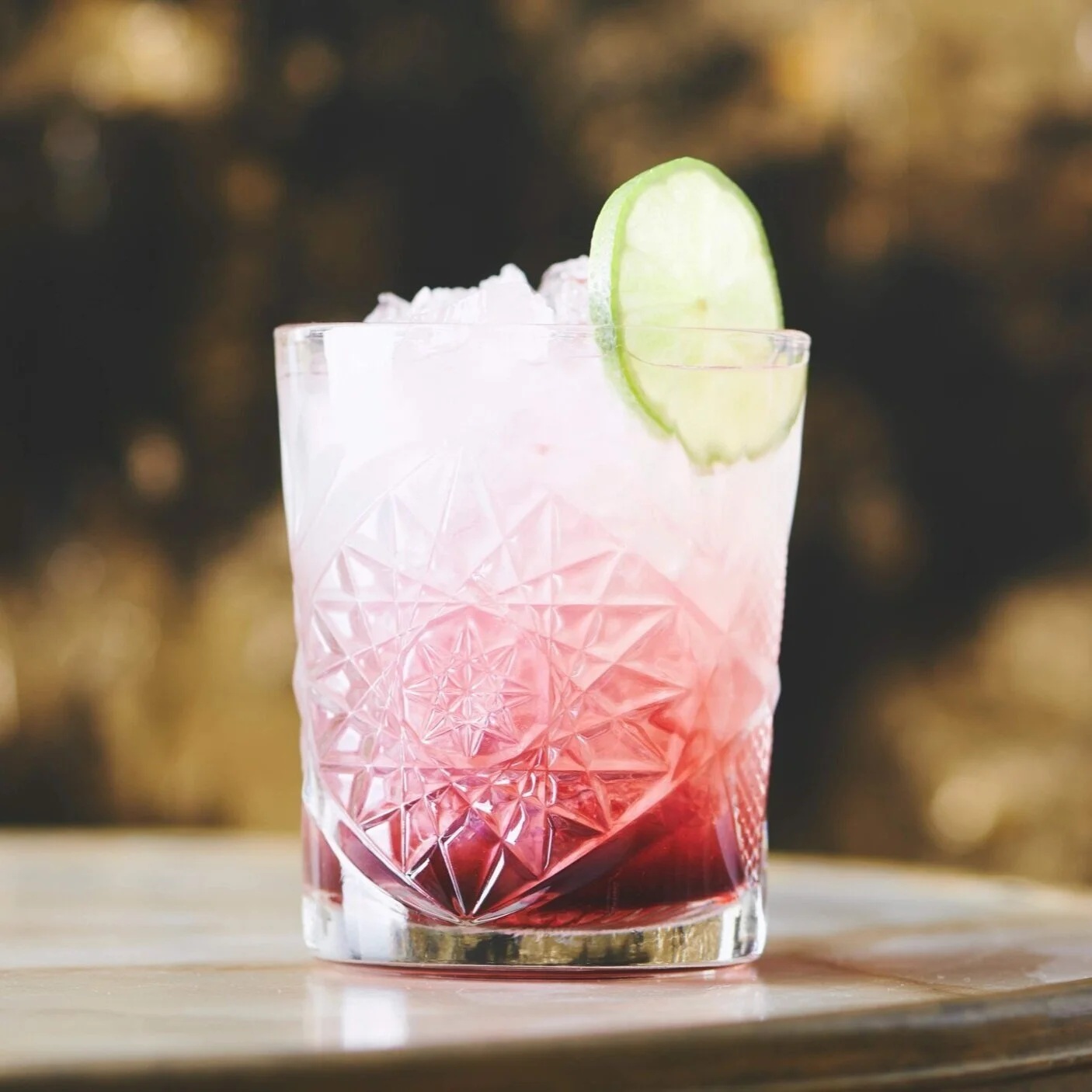 Lær at lave en bramble på vores cocktail kursus i Aarhus