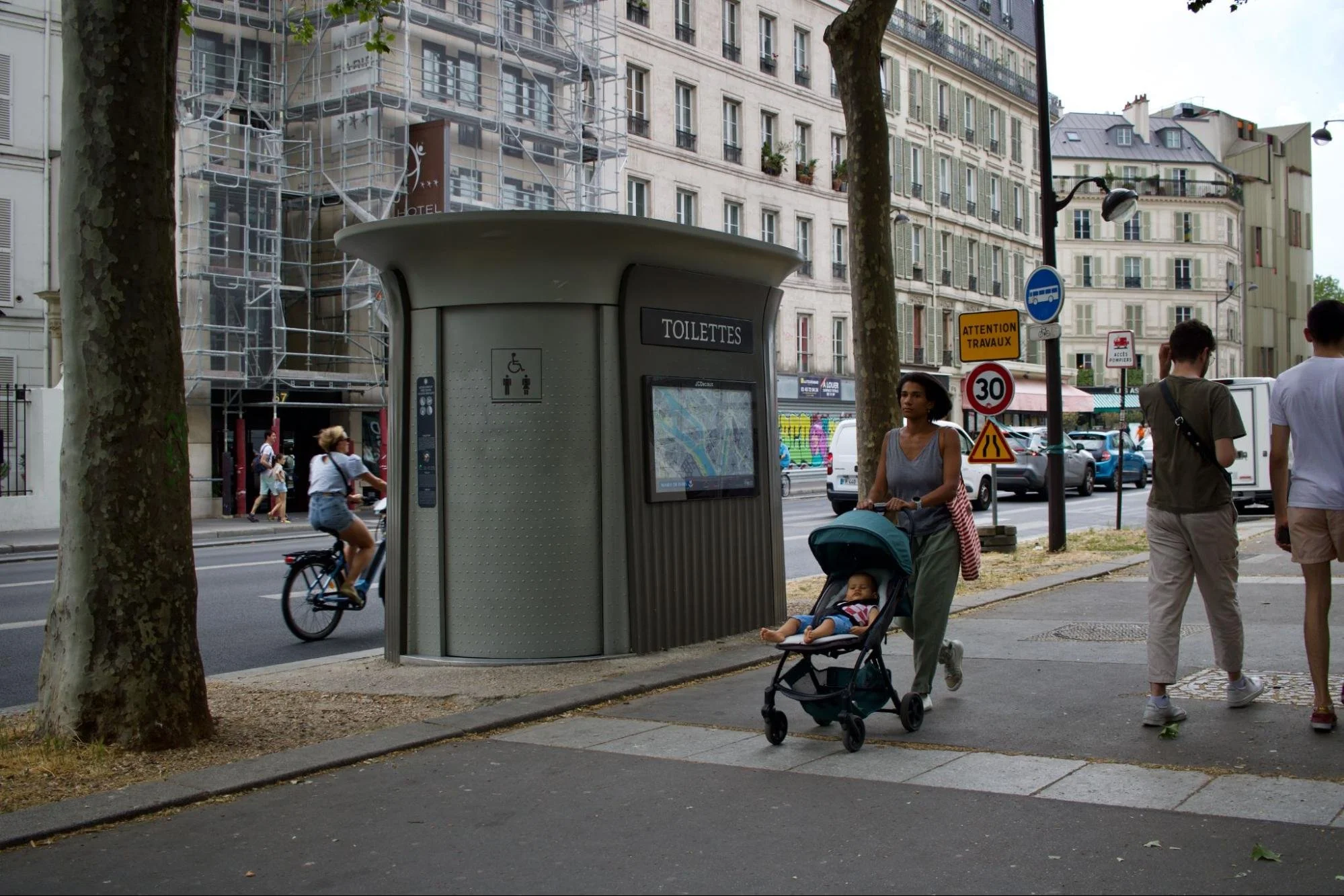 On-street public washroom facilities in Paris, France (photo by: Nicole Roach)