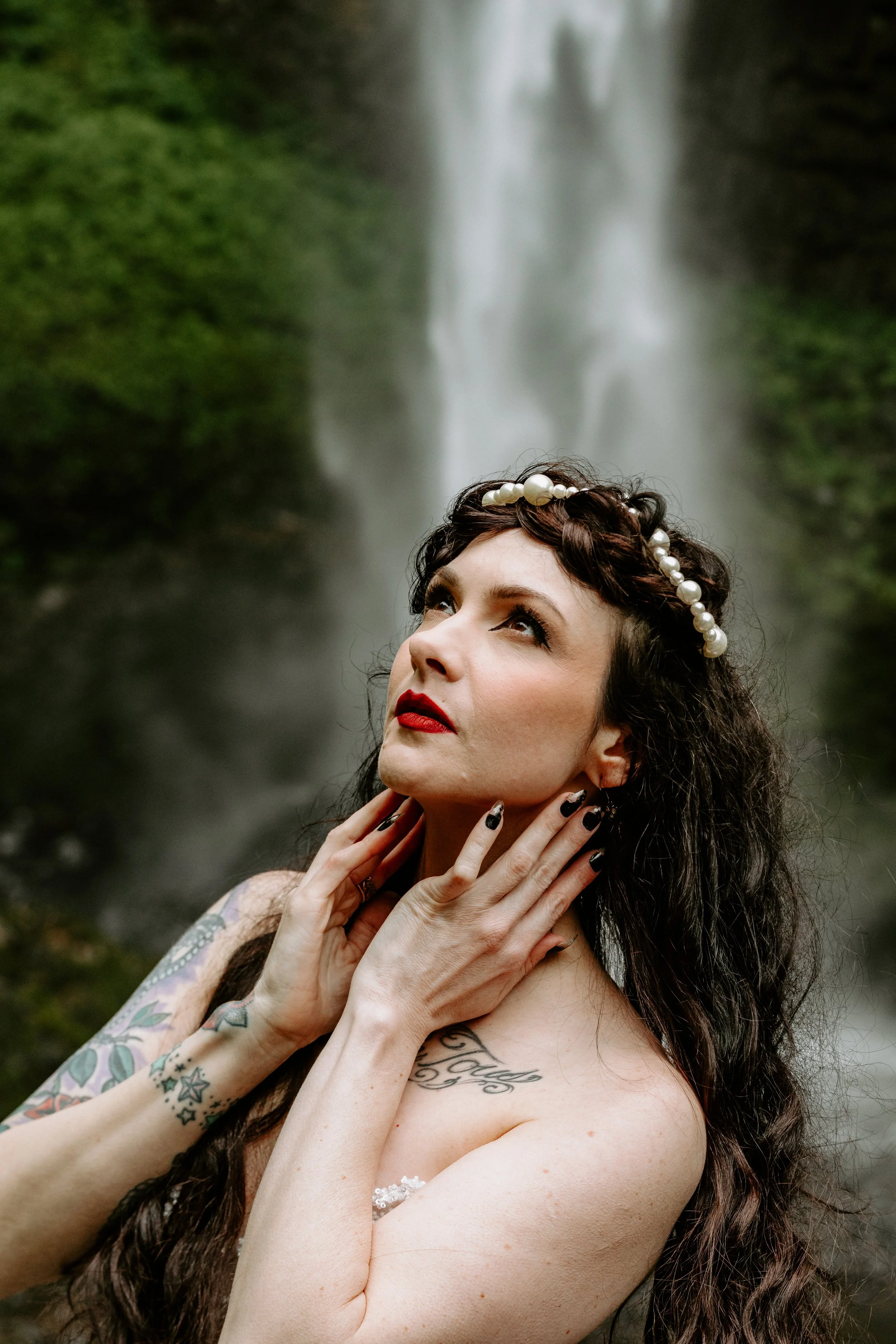 Elle Latourell gif Cat Dossett I Take Photos-27.jpg