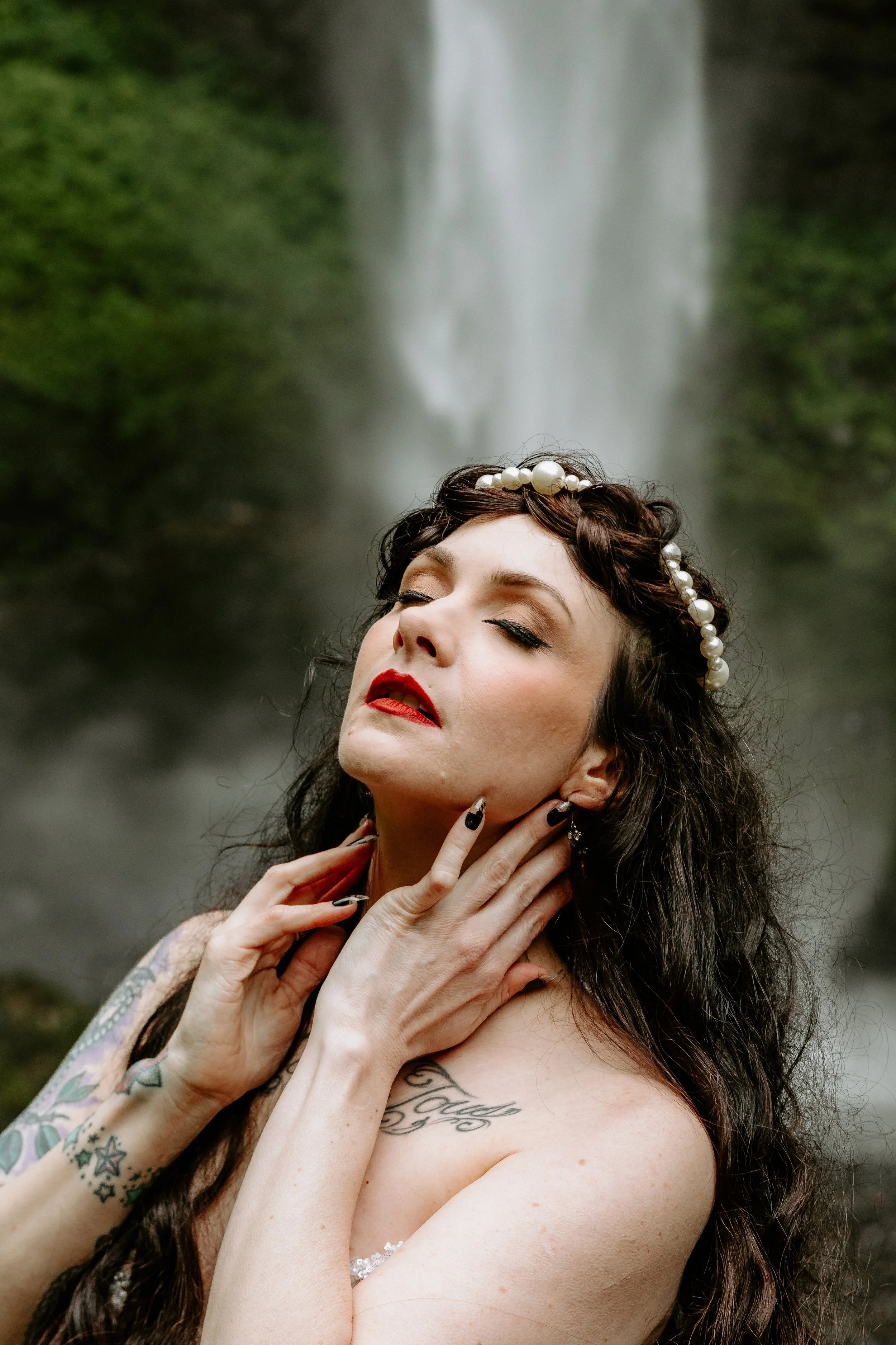 Elle Latourell gif Cat Dossett I Take Photos-29.jpg