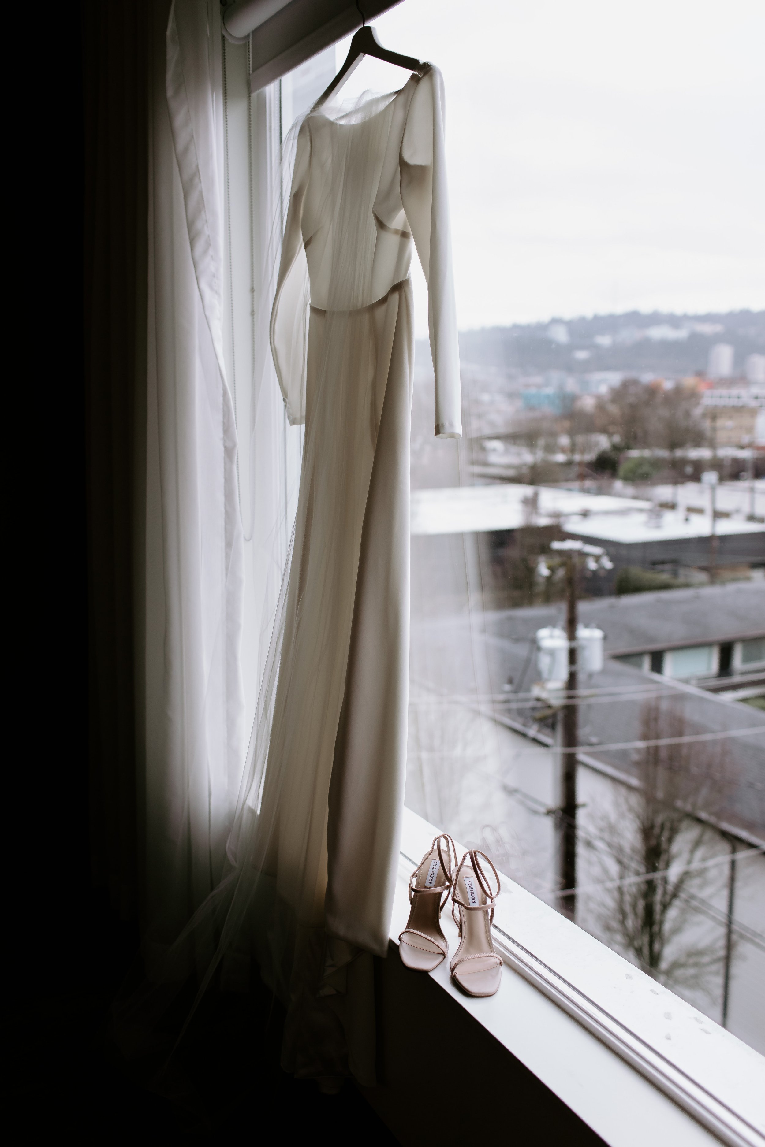 Raz Wedding 01 Details+Getting Ready Cat Dossett I Take Photos-5.jpg