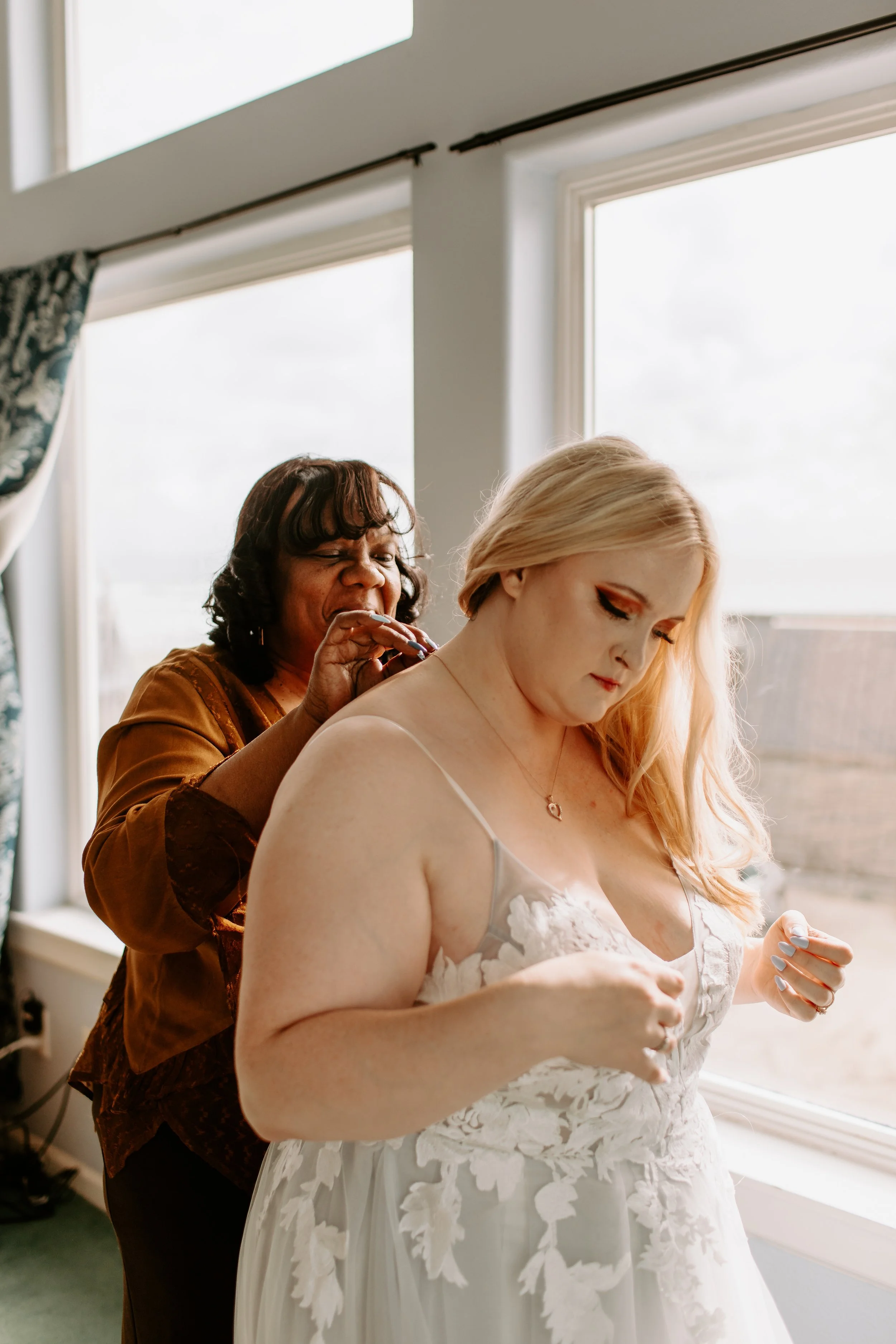 Nikole+Donavan 02 Getting Ready Cat Dossett I Take Photos-52.jpg