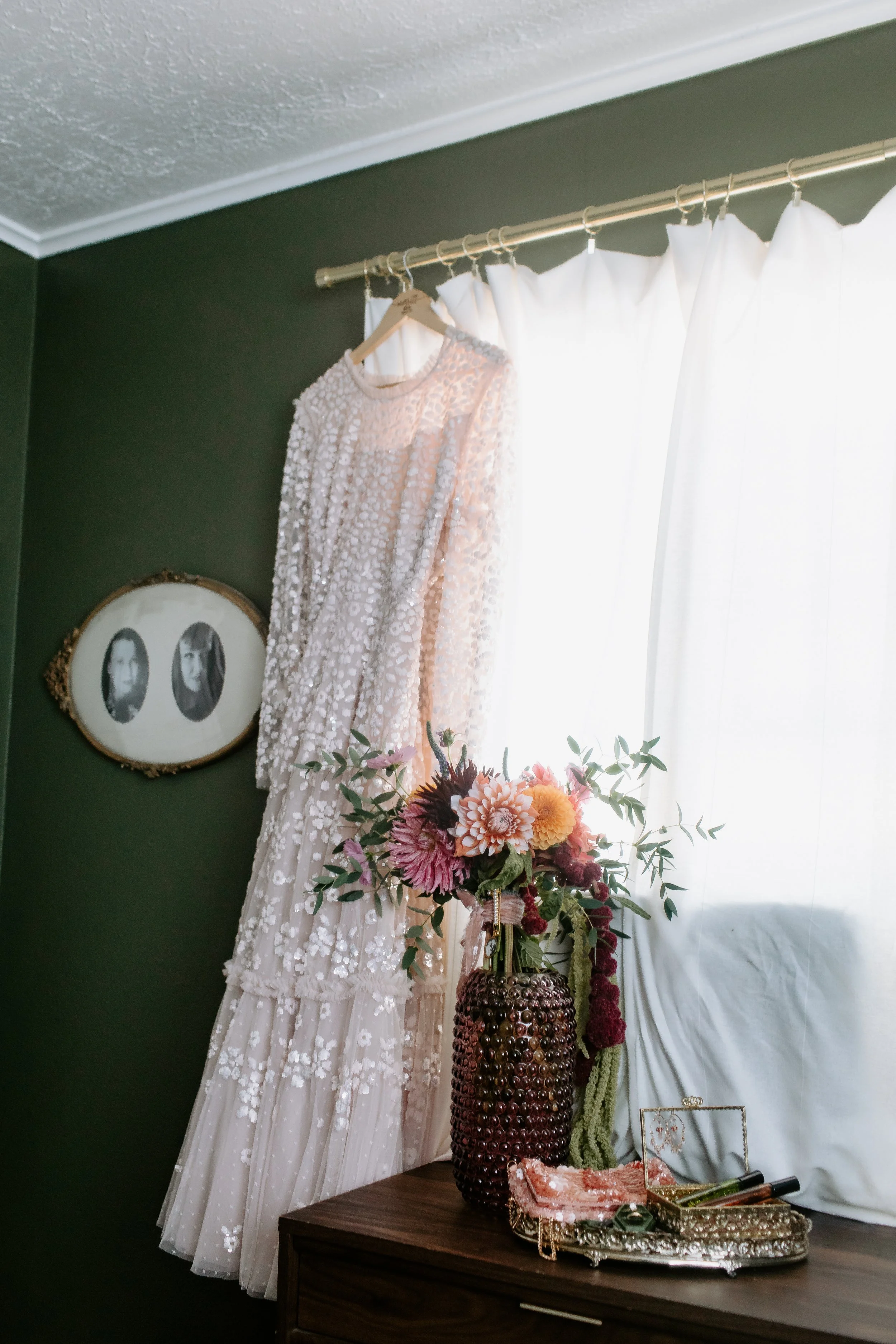 Willis Wedding -01 Merritt Getting Ready Cat Dossett I Take Photos-2.jpg