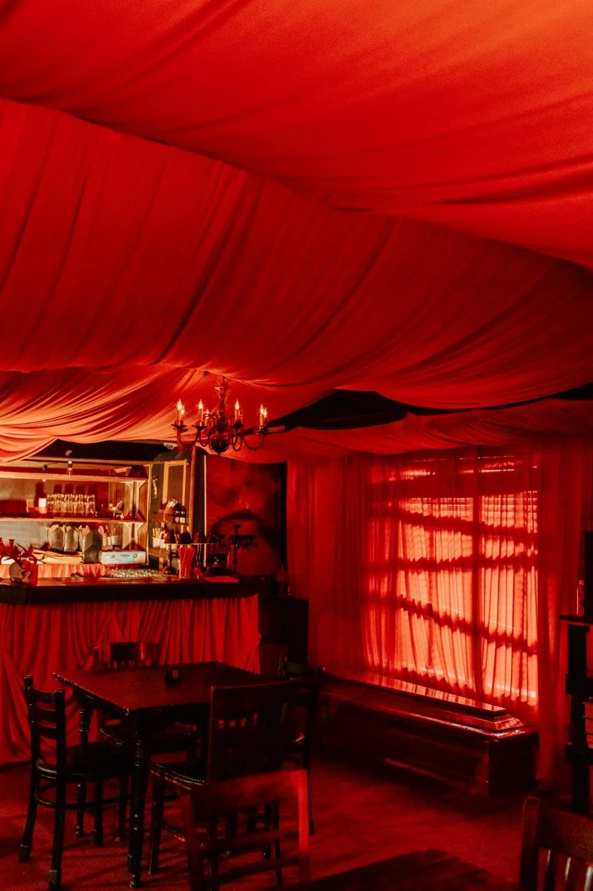 Cupid’s Victim // A Valentine Market Experience