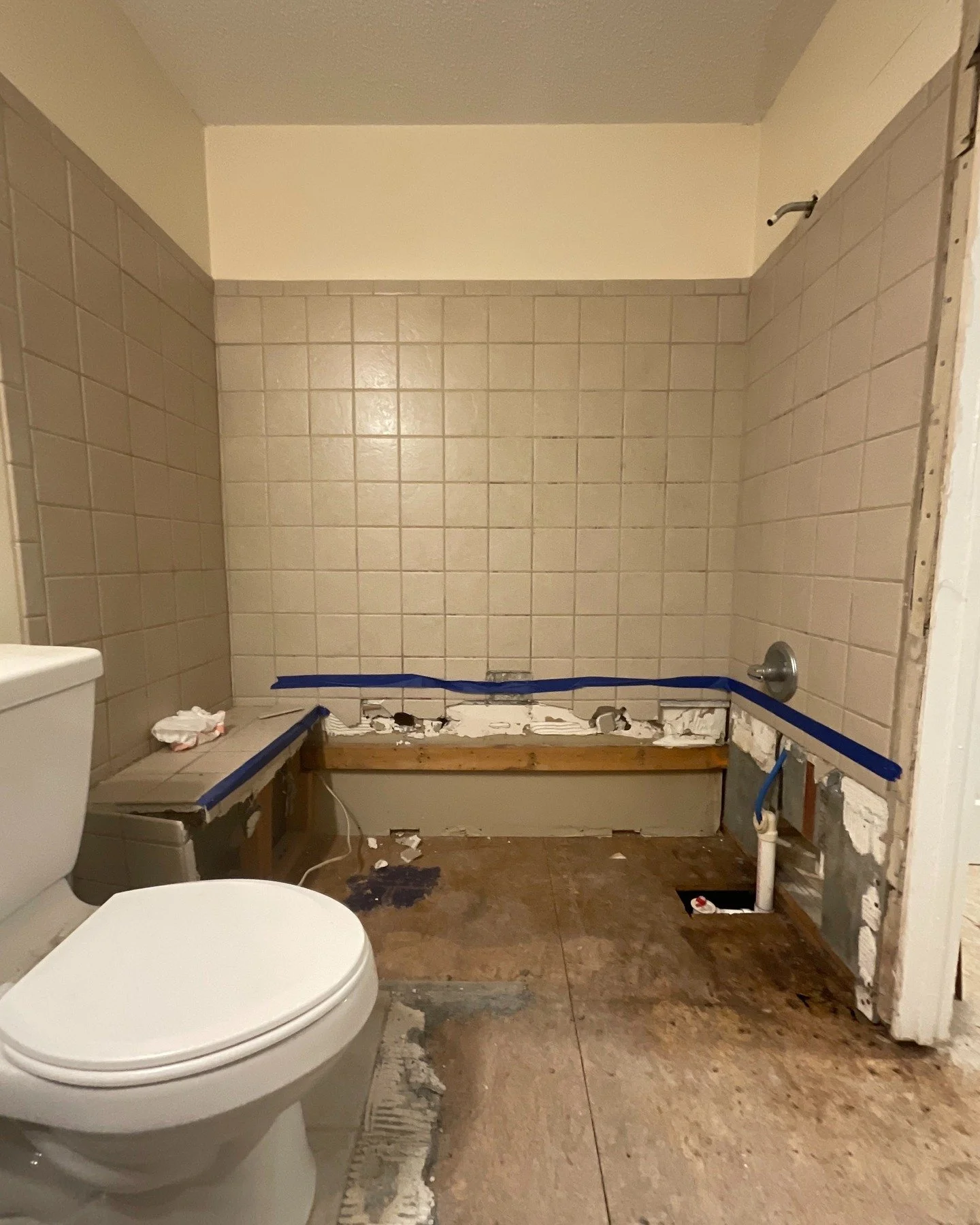 ✨ From Mitigation to Masterpiece ✨
This bathroom project came to us from one of our trusted mitigation partners. What started as a stripped-down, damaged space turned into a complete transformation&mdash;demo, rebuild, and a stunning finish.

At Arca