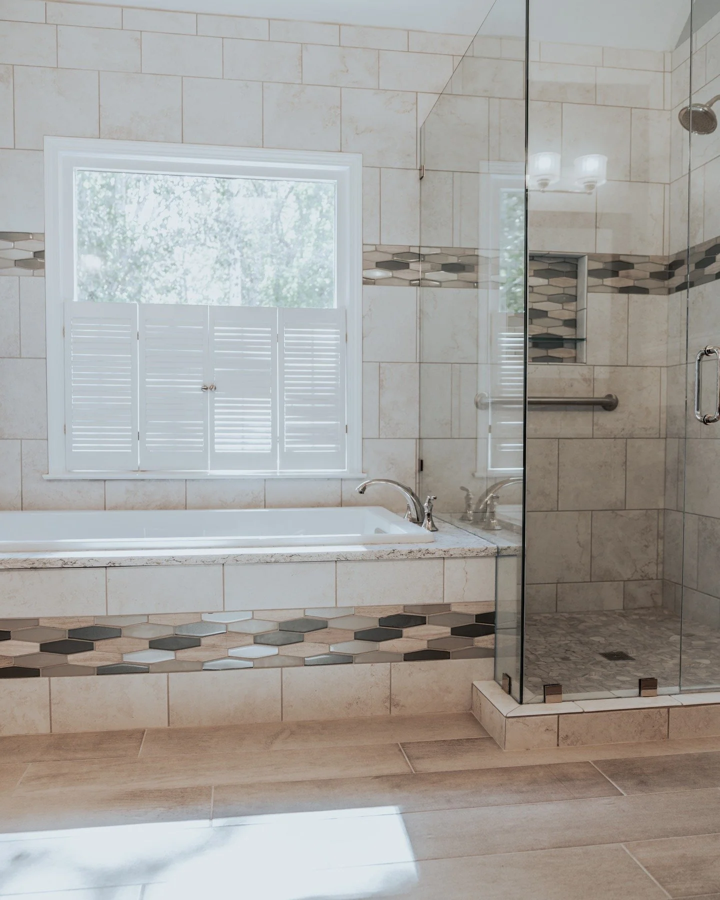 Where comfort meets craftsmanship. This bathroom remodel brings natural light, clean lines, and timeless tile design together for a space that feels both refreshing and relaxing. At Arcadia Contracting Partners, we transform bathrooms into sanctuarie