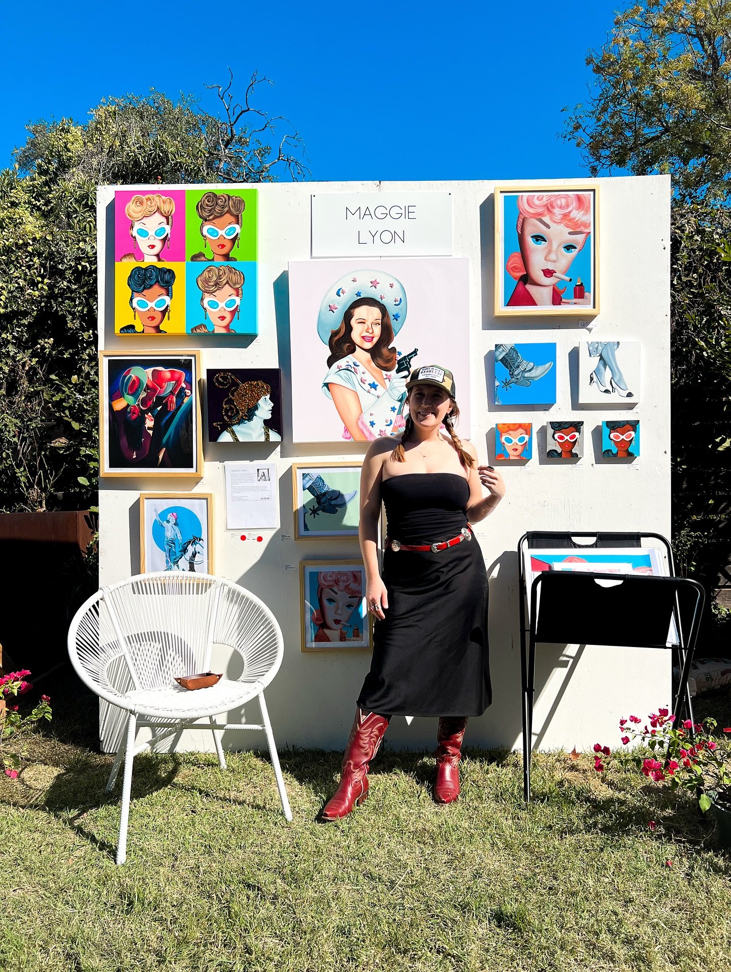 Austin showed up this weekend!!! Even through the crazy rain on Saturday. I had the best time at @travisheightsart showing next to the most inspiring group of ladies @atxgals 💫 

From the bottom of my heart, thank you to my collectors and anyone who