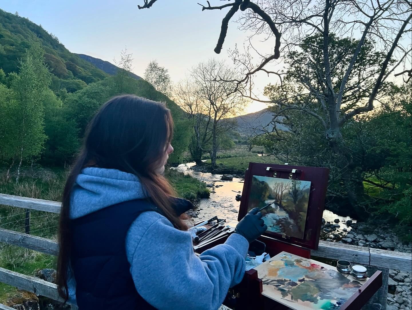 So relaxing and yet so stressful knowing the sun will be down in 20 mins😂
.
.
.
#pleinairpaintings #oilpainting #oilpaintinglandscape #landscapepainting #landscapeart