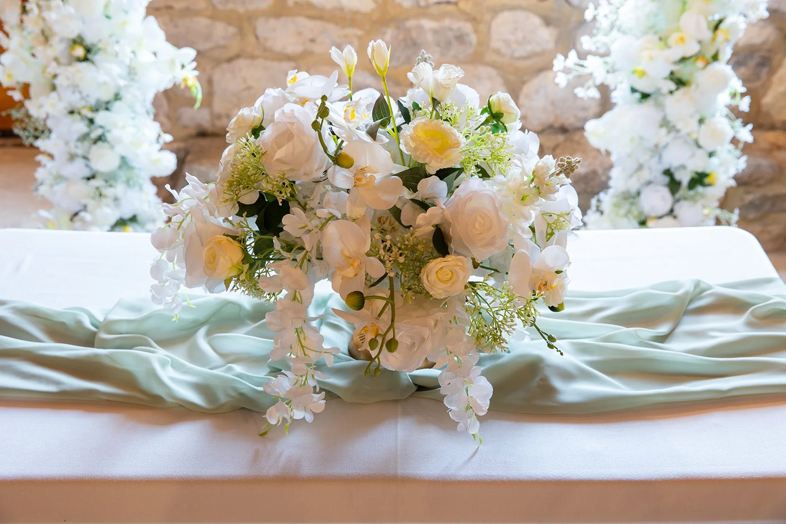 tiffany-wedding-table-centrepiece-luxury-florals.jpg