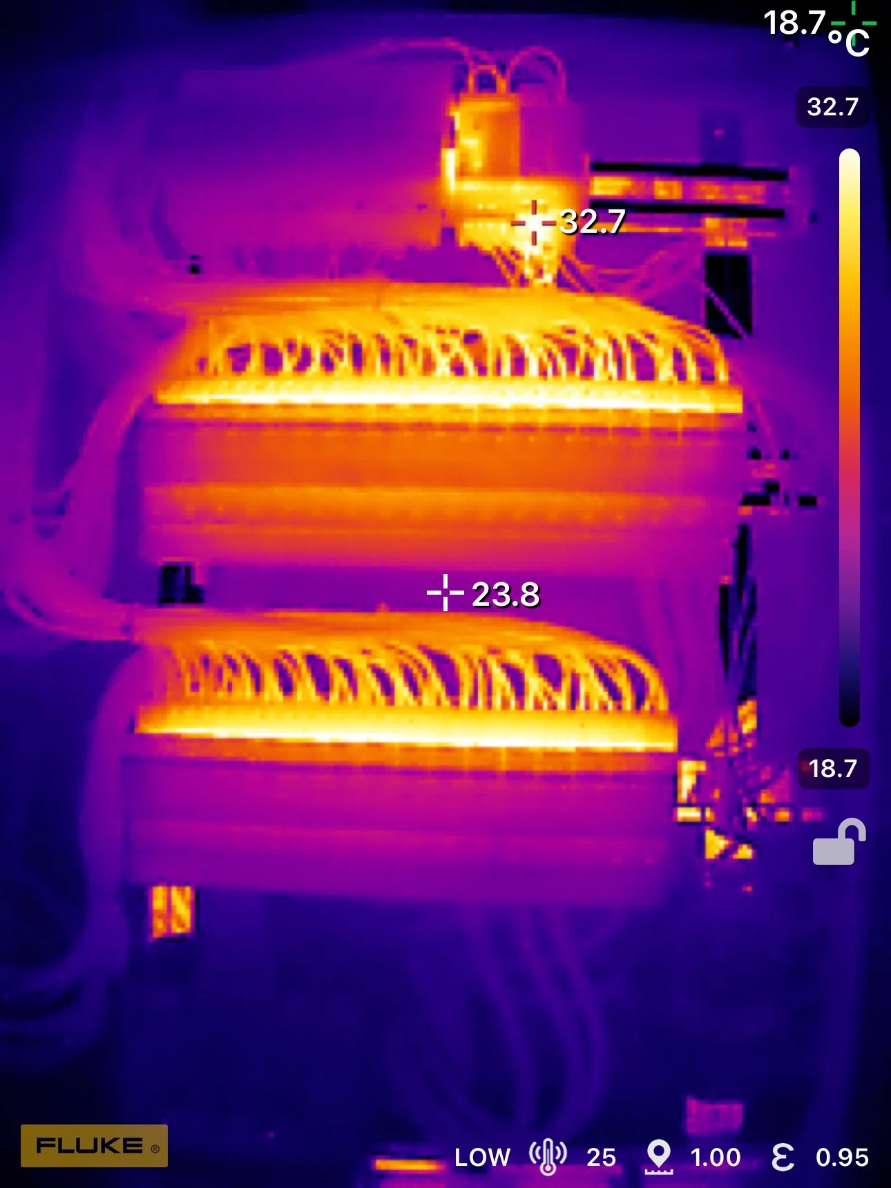 Thermal image of an industrial machine with heated components, showing temperature readings of 32.7°C and 23.8°C.