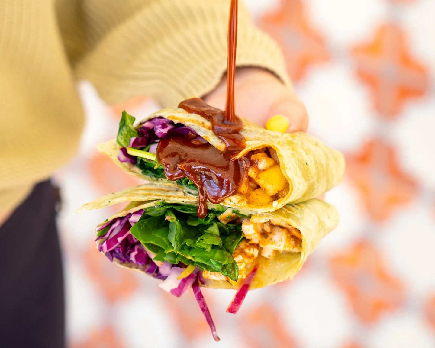 catch it before the leaves hit the ground 🍁
Honey BBQ Chicken Hot Wrap - Chicken Breast, Spinach, Pineapple, Purple Cabbage, Red Onion, Kerrygold Cheese, Served with Honey BBQ Sauce 
#3natives #explorepage #lifestyle #healthy #fall