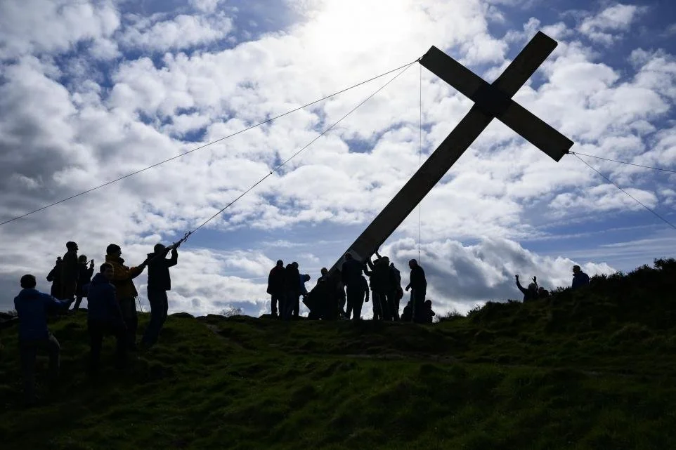 Raising of the giant cross