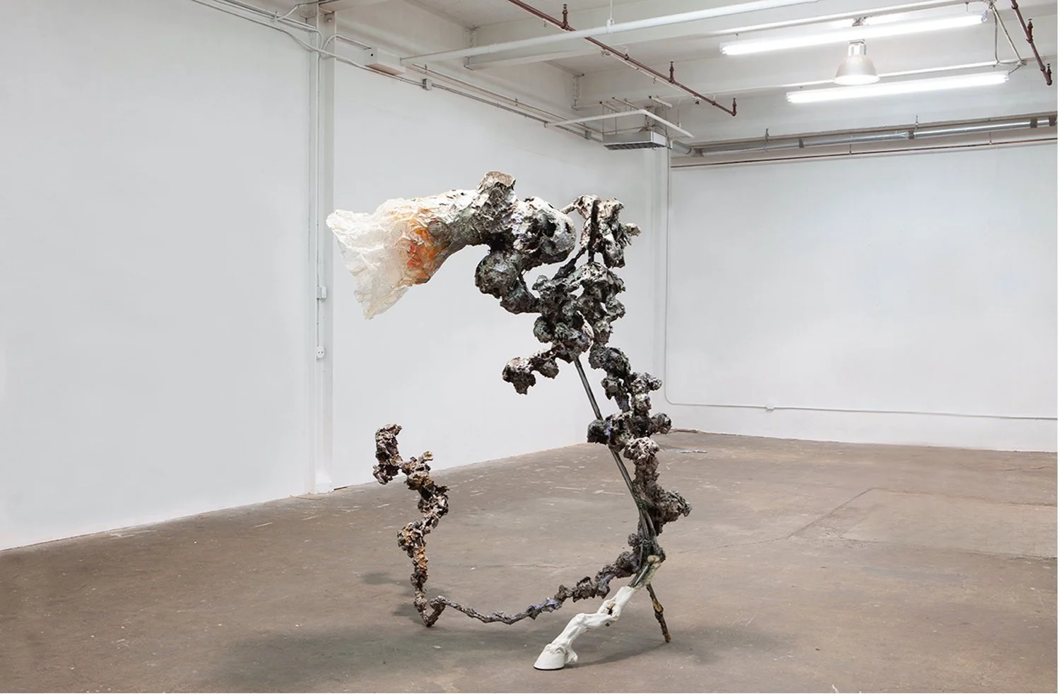  Urethane Flower on Steel Stem Clad with Foam  2013-2019  H91 x 110 x 67 in (H233 x 284 x 177 cm)  steel, polyurethane resin, epoxy clay, burnt and varnished styrofoam 