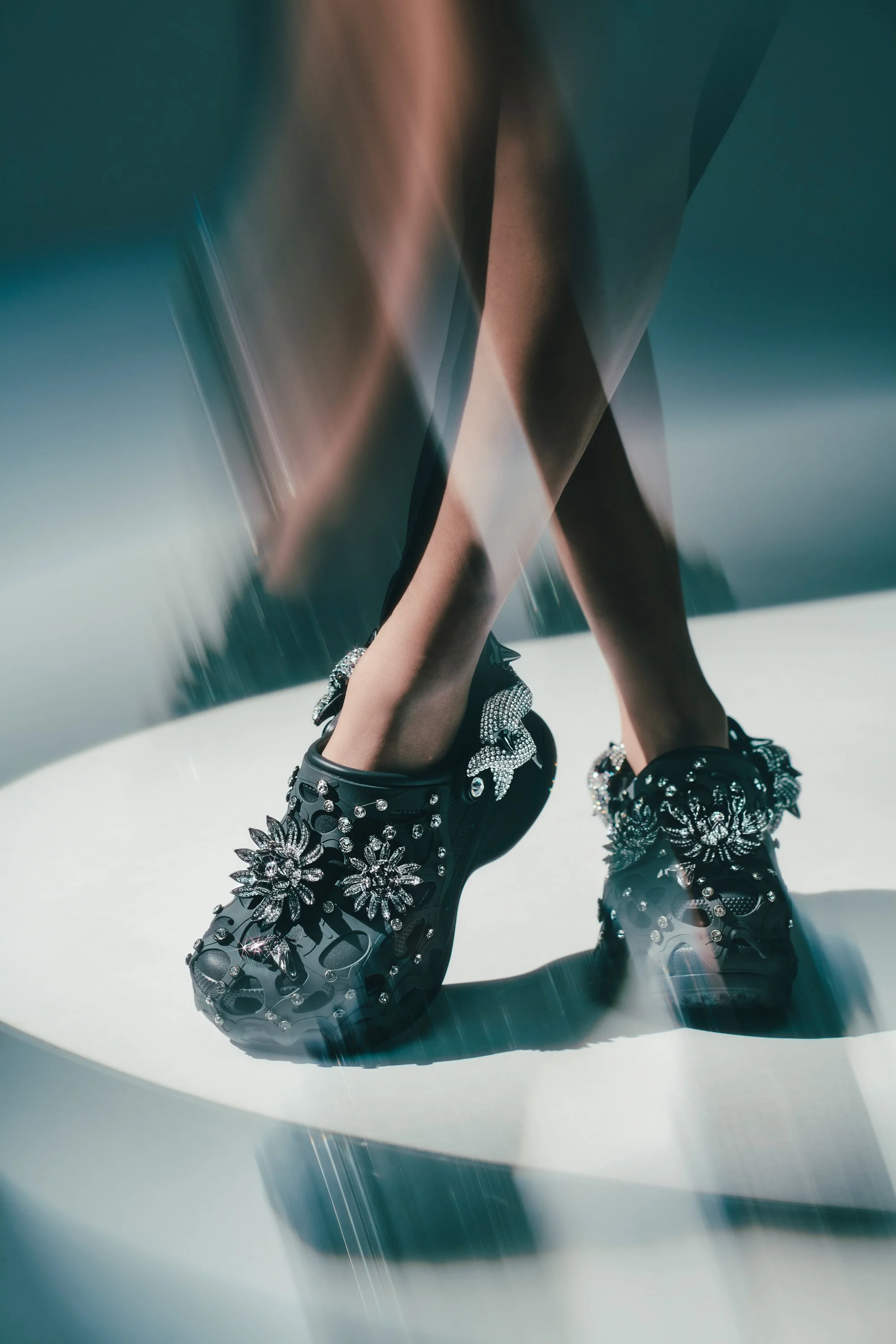CrocsxSwarovski_On-Figure_0930_V4.jpg