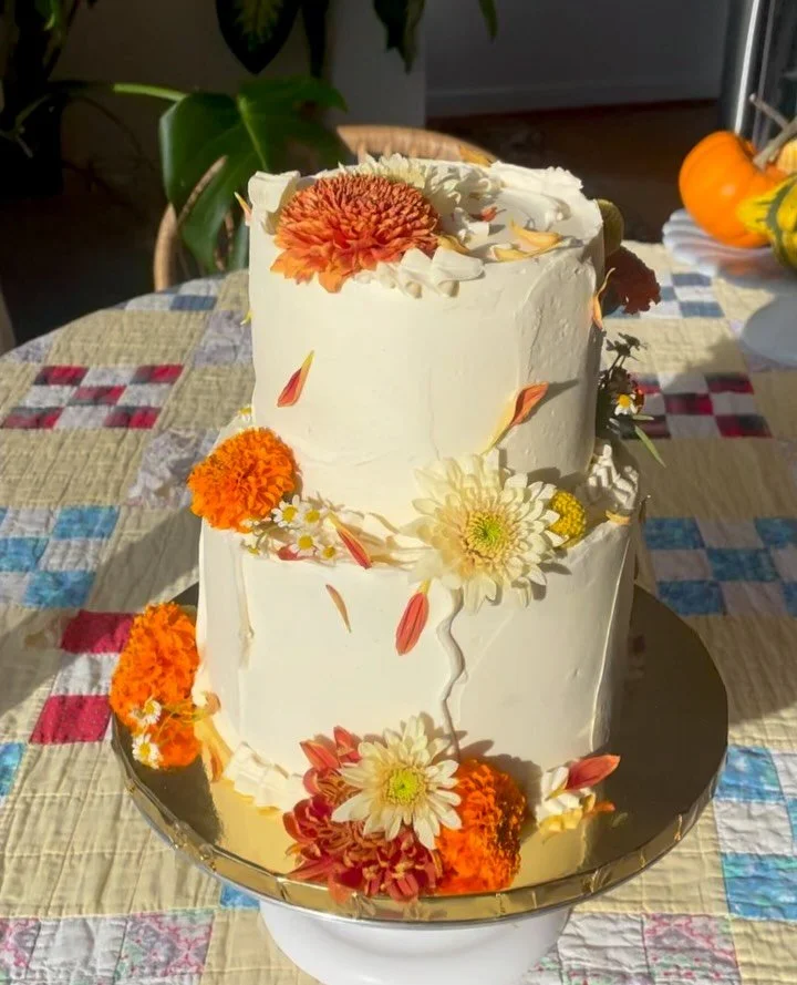 Annnnnddddd Grace and Felipe&rsquo;s wedding cake! So fun to decorate with marigolds and mums right now 🍂 🌼🍁 🍄✨

Horchata-inspired chiffon cake, horchata soak, toasted coconut cardamom mousseline, vanilla bean and almond smbc

Very grateful to be