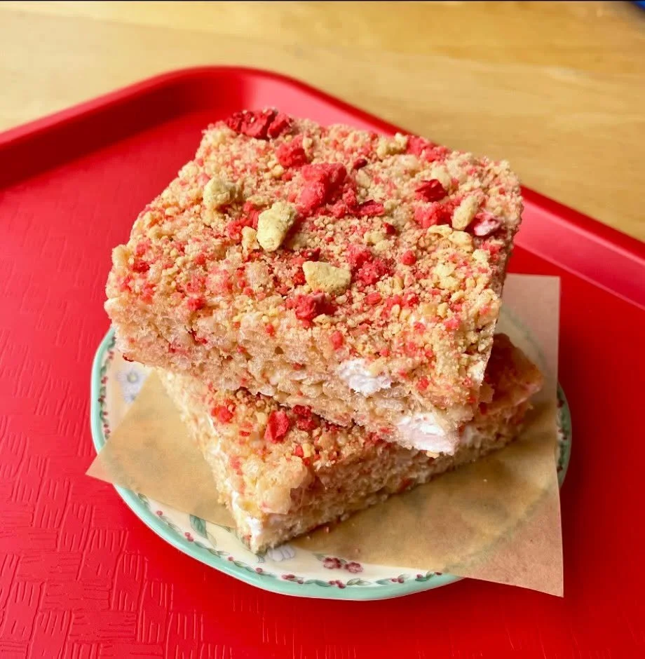 Bringing a few of these Strawberry Shortcake inspired Krispie Treats with me to the First Thursday Art Walk tomorrow! One bite of this summery treat might make you forget all about the  rain and 4pm sunsets&hellip;

Hope to see you there &mdash; @lmn