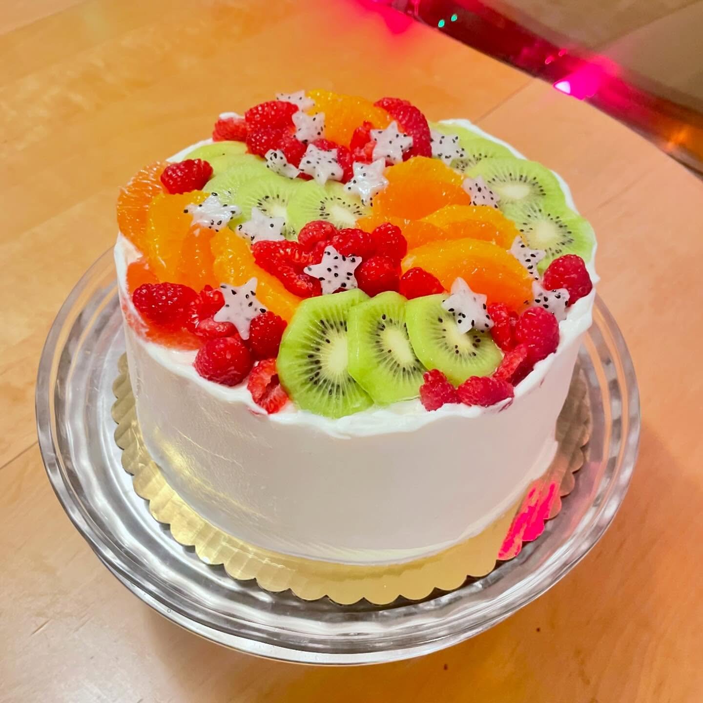 Quick pic of Nathalie&rsquo;s birthday cake &mdash; sponge, whipped cream, fresh fruit! 🥝 🌟 yum!