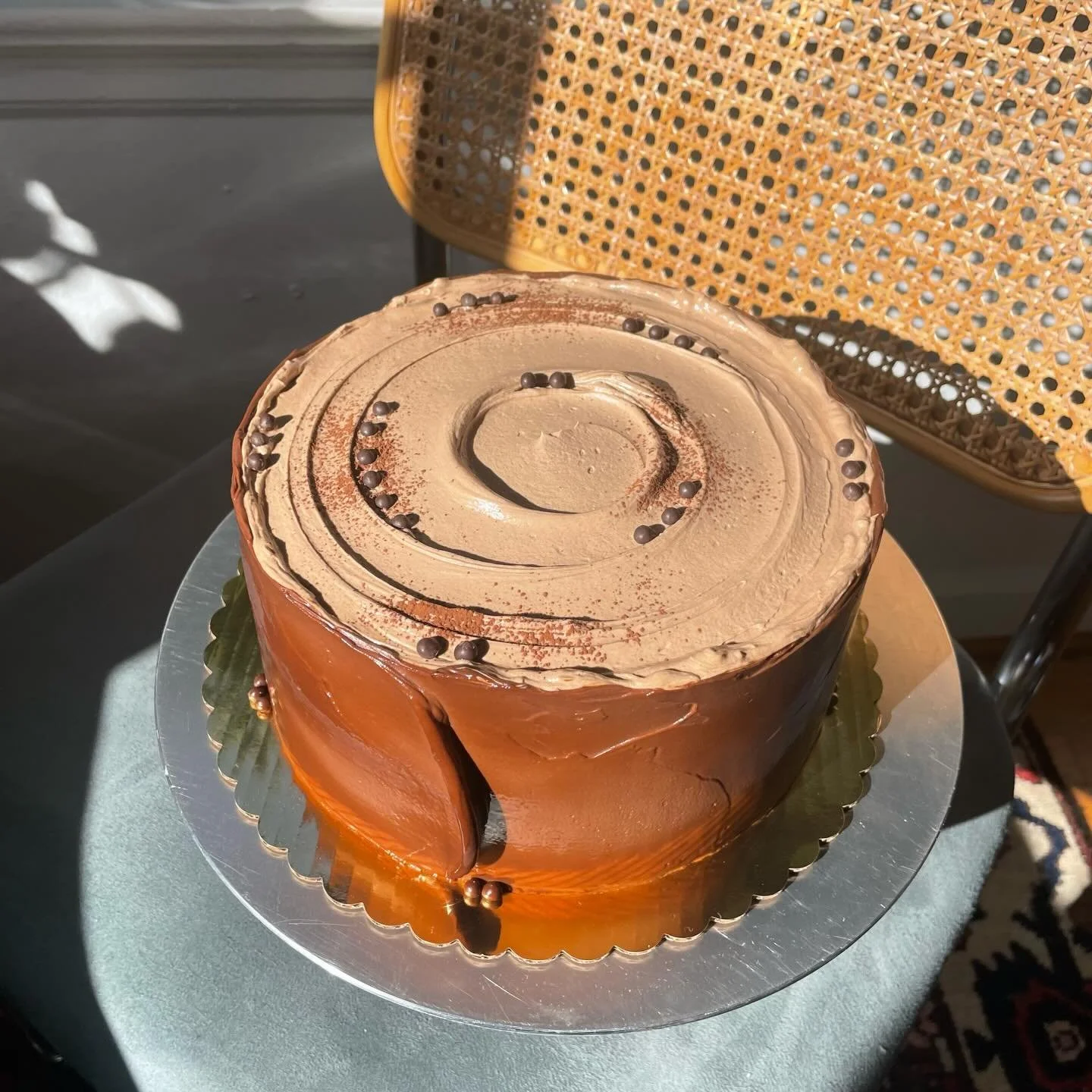 GF/V Mocha Cake ☕️ 

Chocolate cake, mocha buttercream, bittersweet ganache, chocolate pearlies