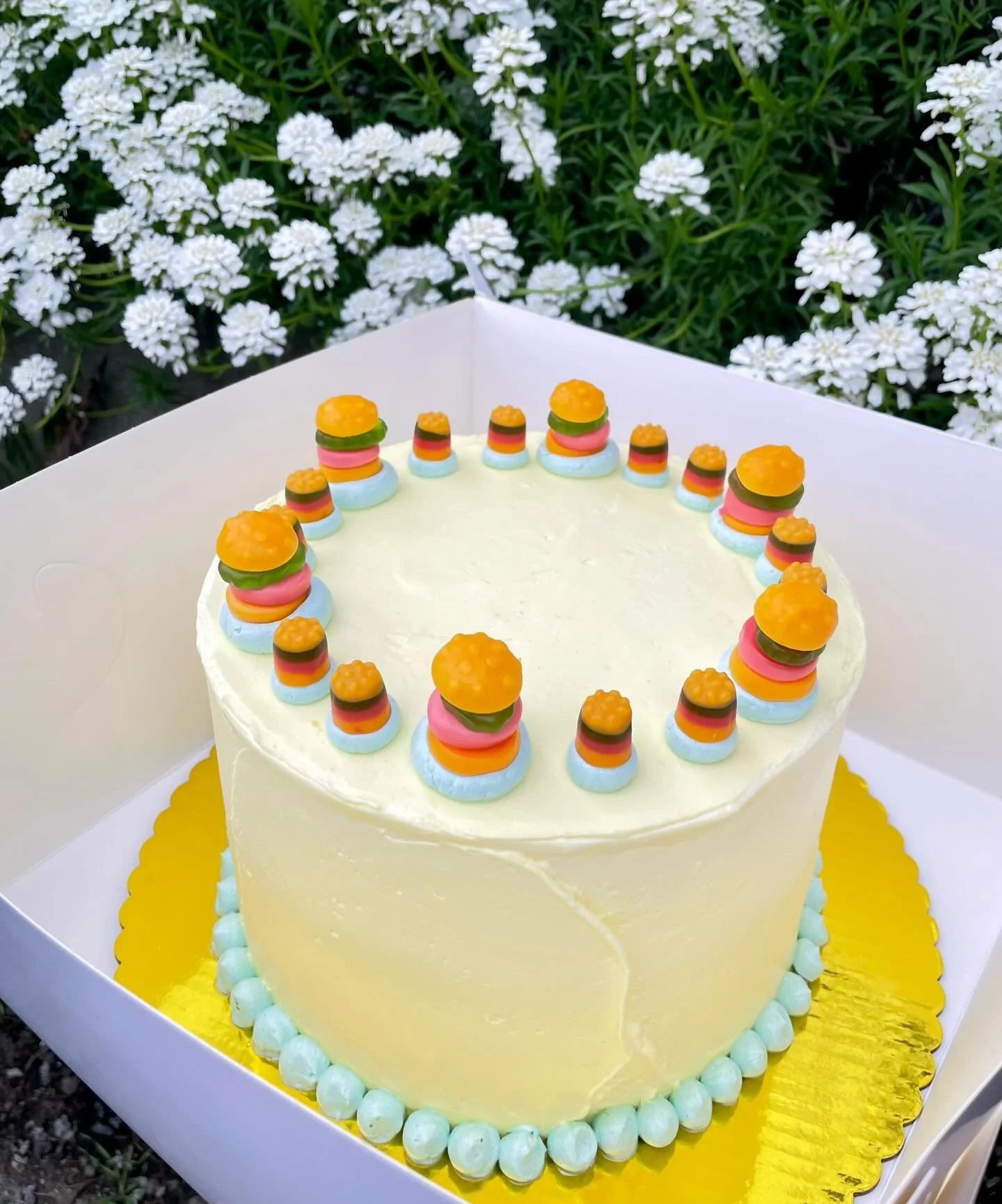 Special SpongeBobified banana pudding birthday cake for Mattie 🧽🍔⭐️🦀

Vanilla chiffon layers, brown sugar milk soak, banana creme diplomat, fresh bananas chunks, salted Nilla wafer crumbs, banana SMBC