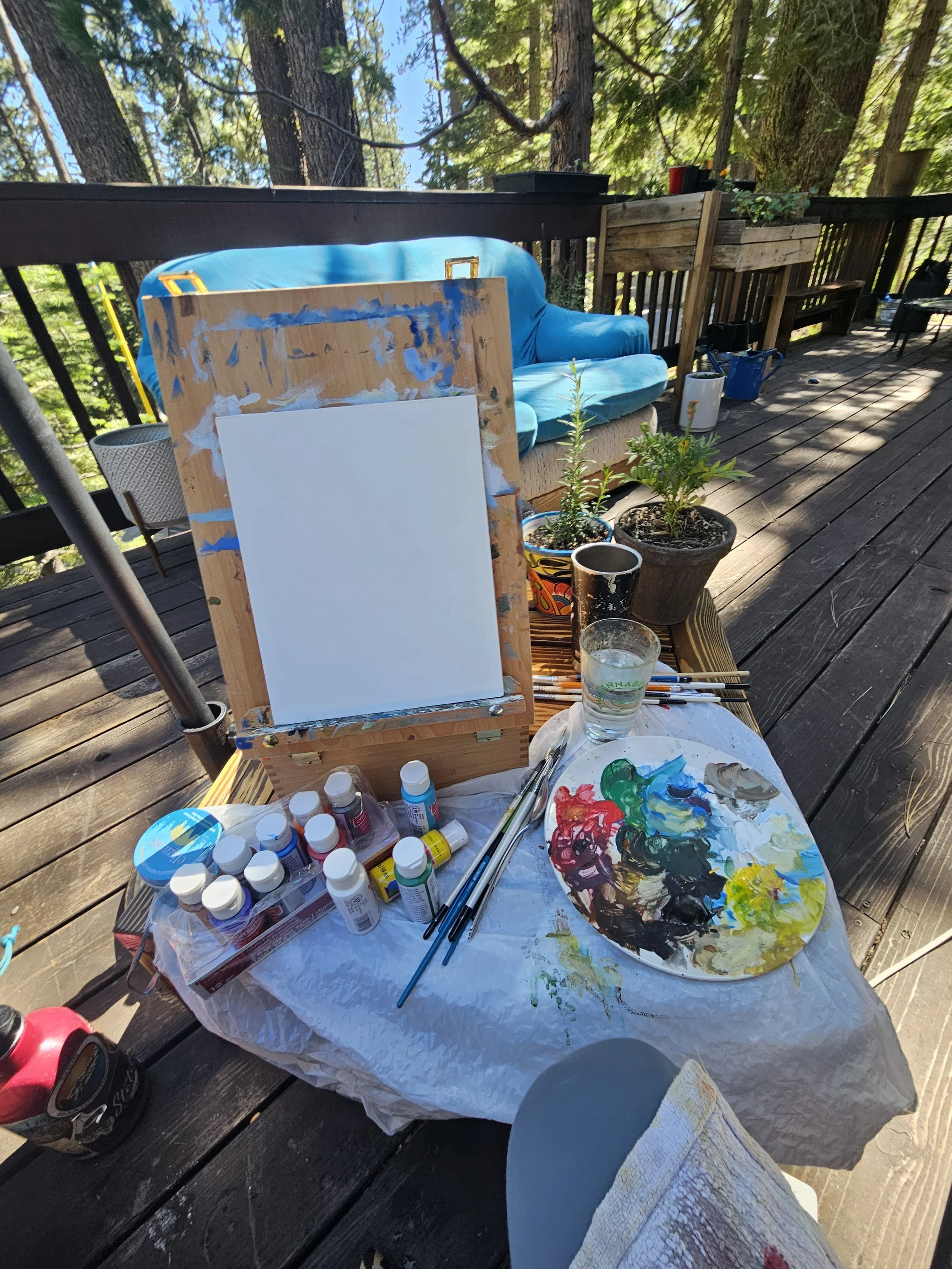 Easel ready to be painted on