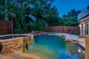 Selling a Home With a Pool in Dallas: What Works Now