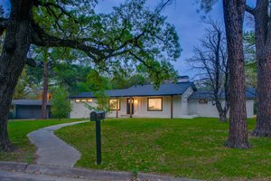 Top Pricing Mistakes Dallas Sellers Make in Spring