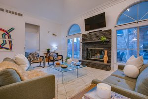 Price Per Sq Ft vs Demand: Dallas Seller Strategy