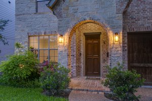 How a Buyers Agent in Oak Cliff Dallas Wins You Better Deals