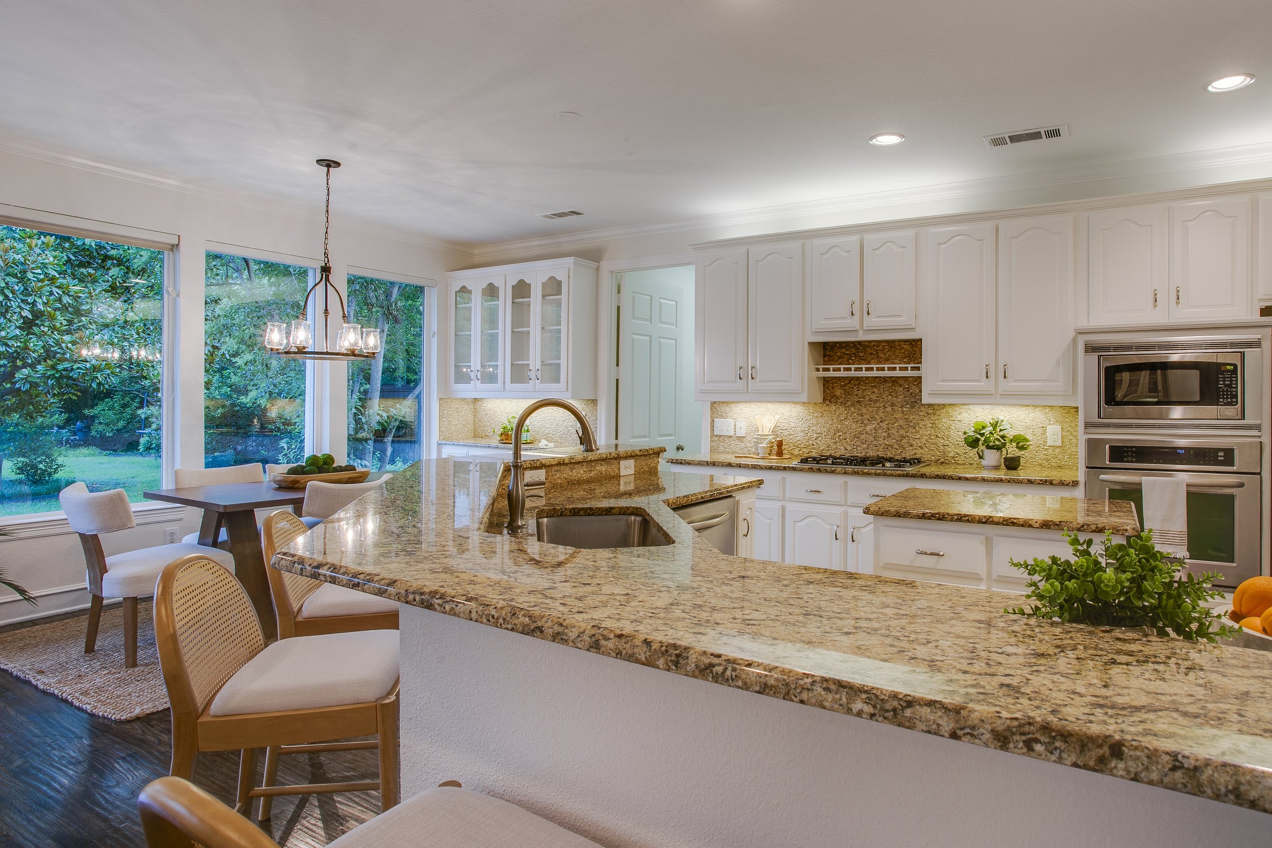 Who to Hire to Sell Your Home in North Oak Cliff