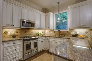 Who Gets Top Dollar Selling Homes in Kessler Park?