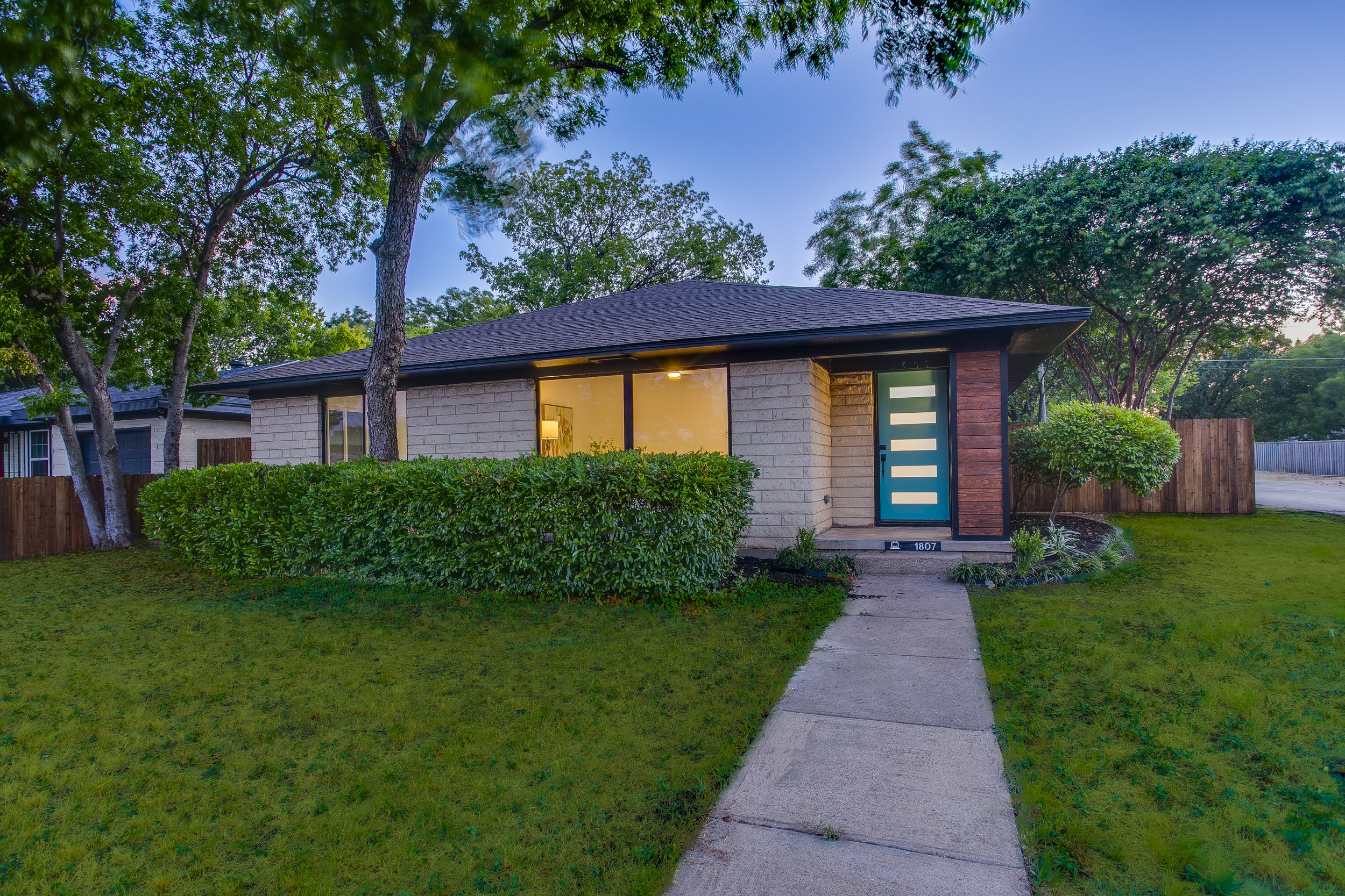 How Eugene Gonzalez Helps Oak Cliff Buyers Win Deals
