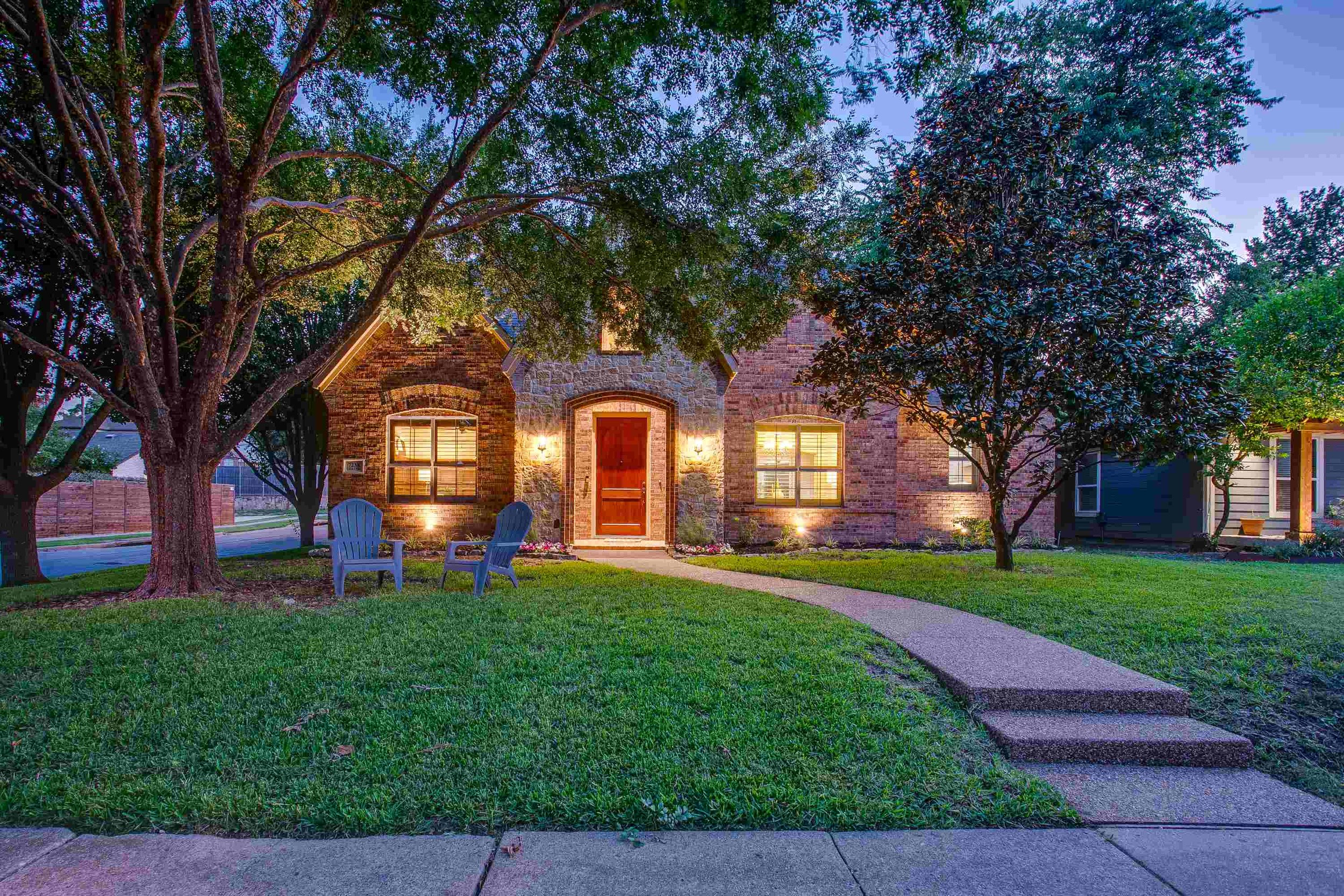 North Oak Cliff Craftsman Bungalow Realtor | Eugene Gonzalez