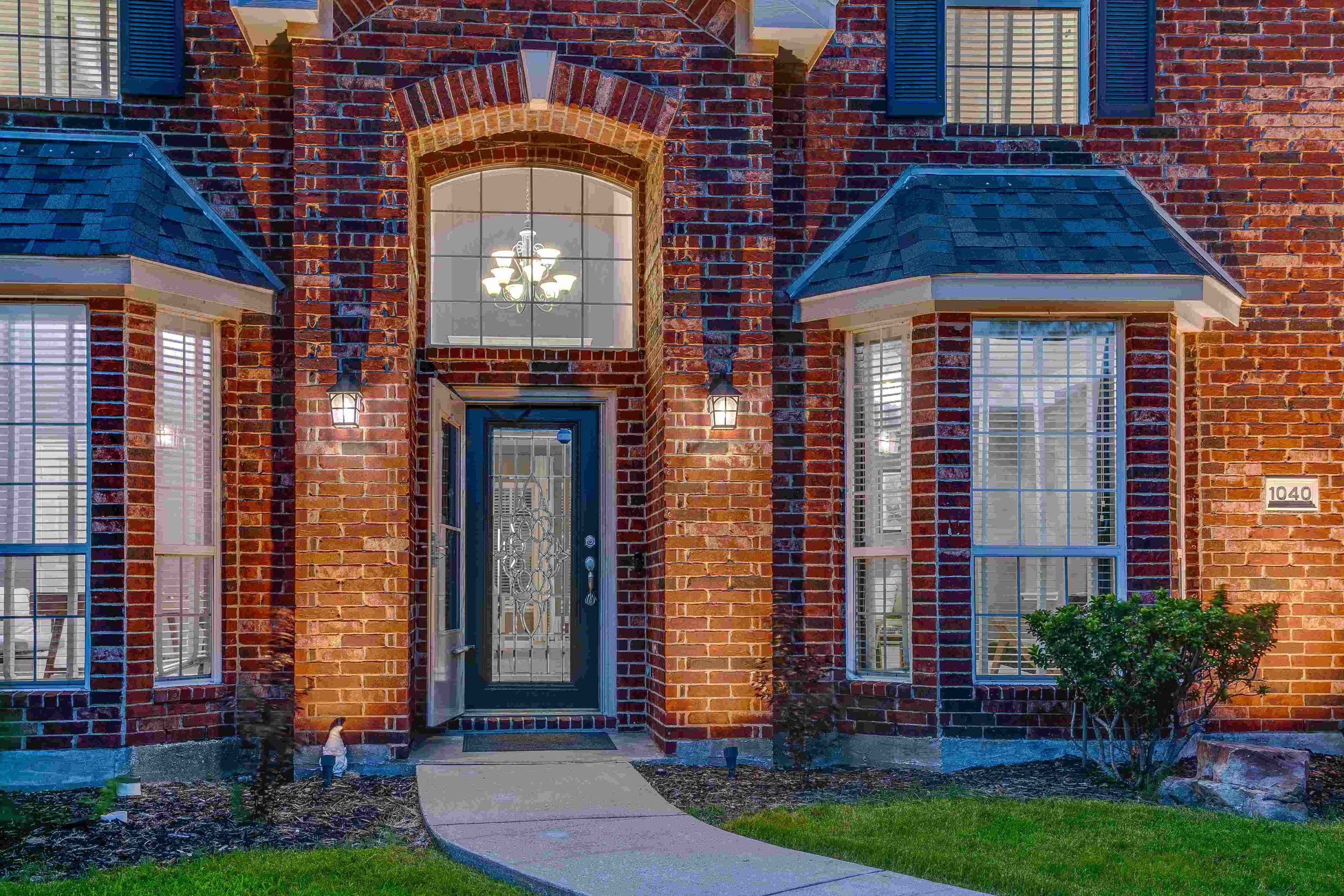 Who Should I Hire to Sell My House in Kessler Park?